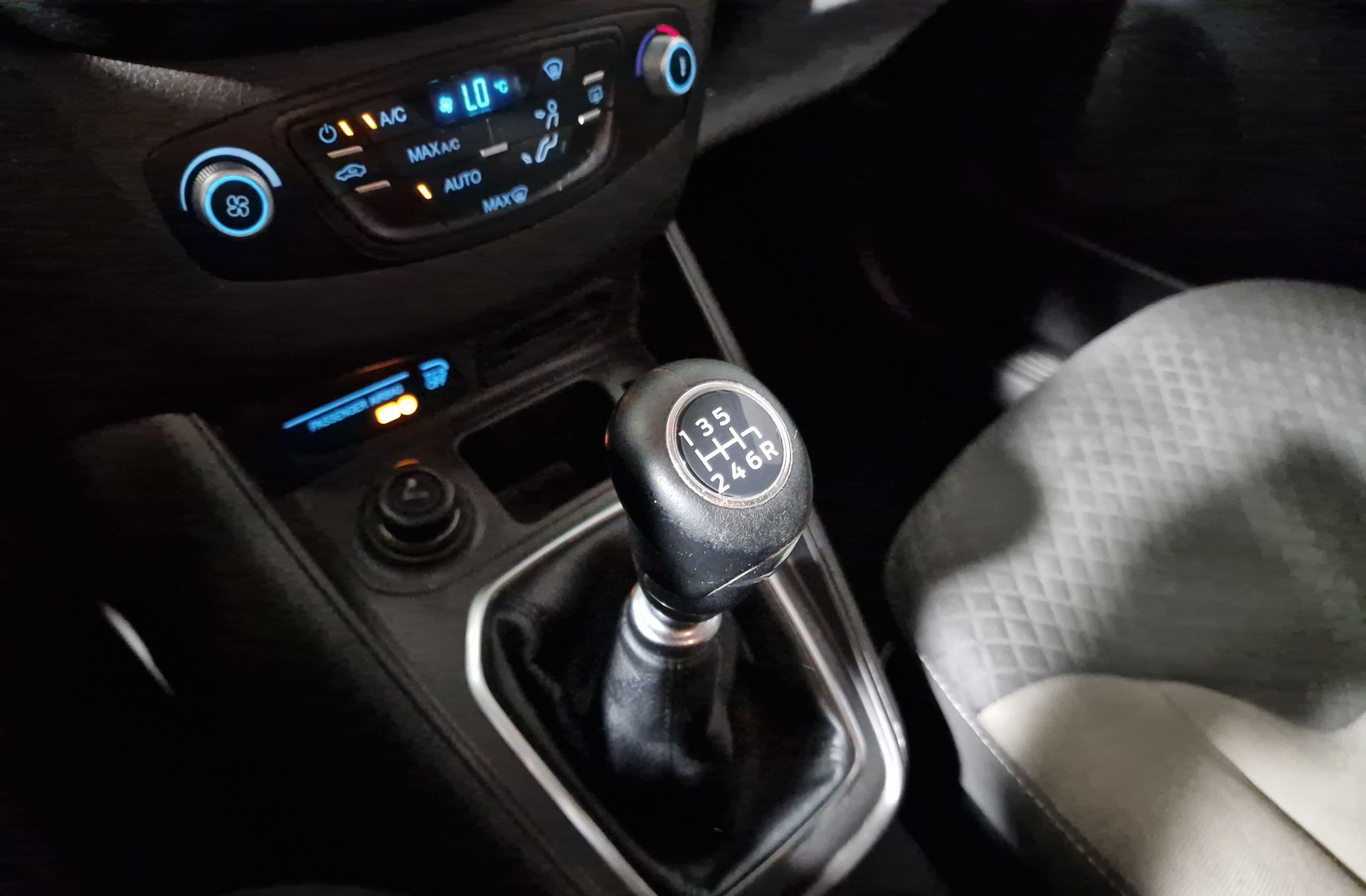 Ford Tourneo Courier 1.0 EcoBoost Titanium - foto 5