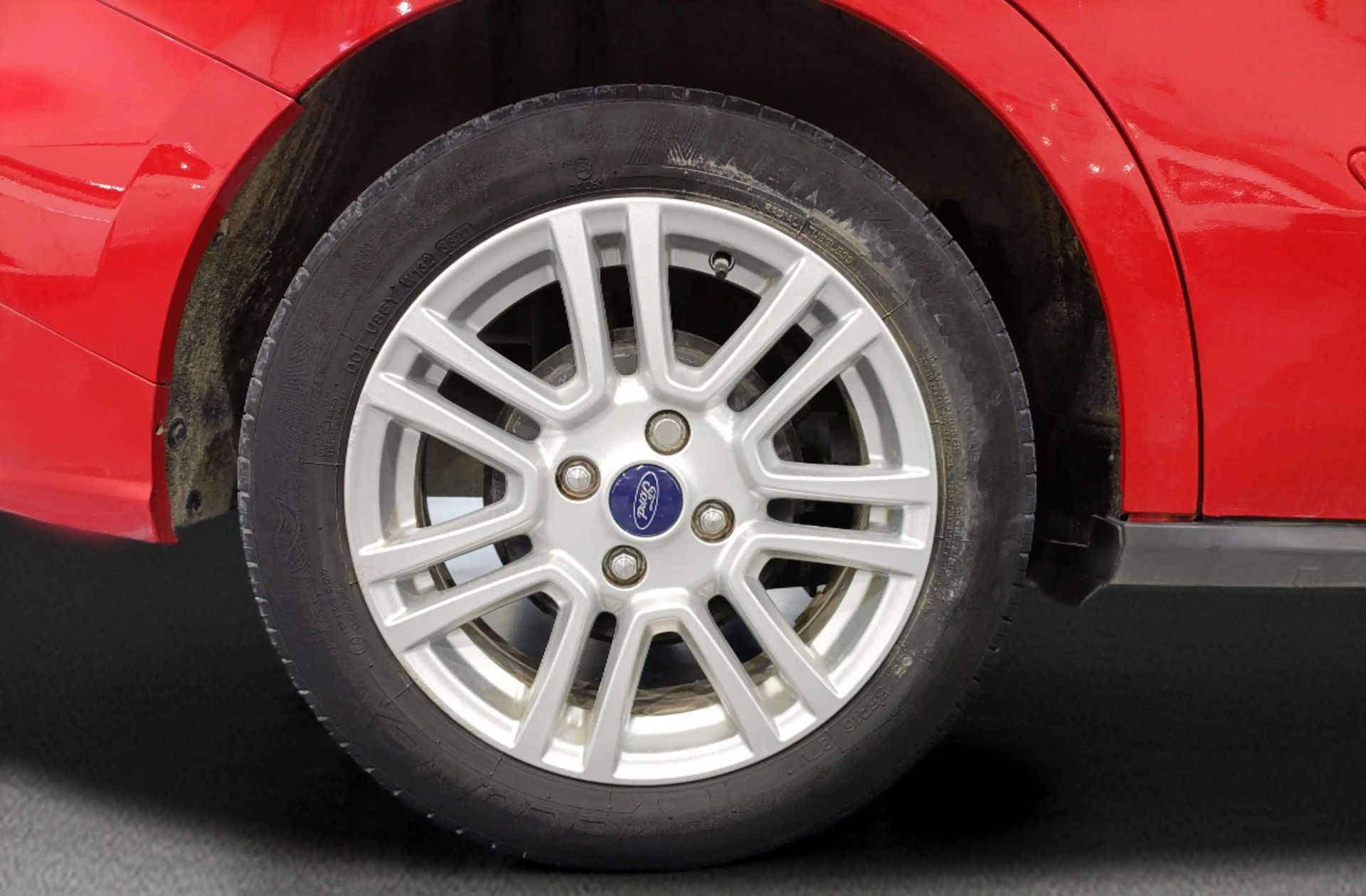 Ford Tourneo Courier 1.0 EcoBoost Titanium - foto 29