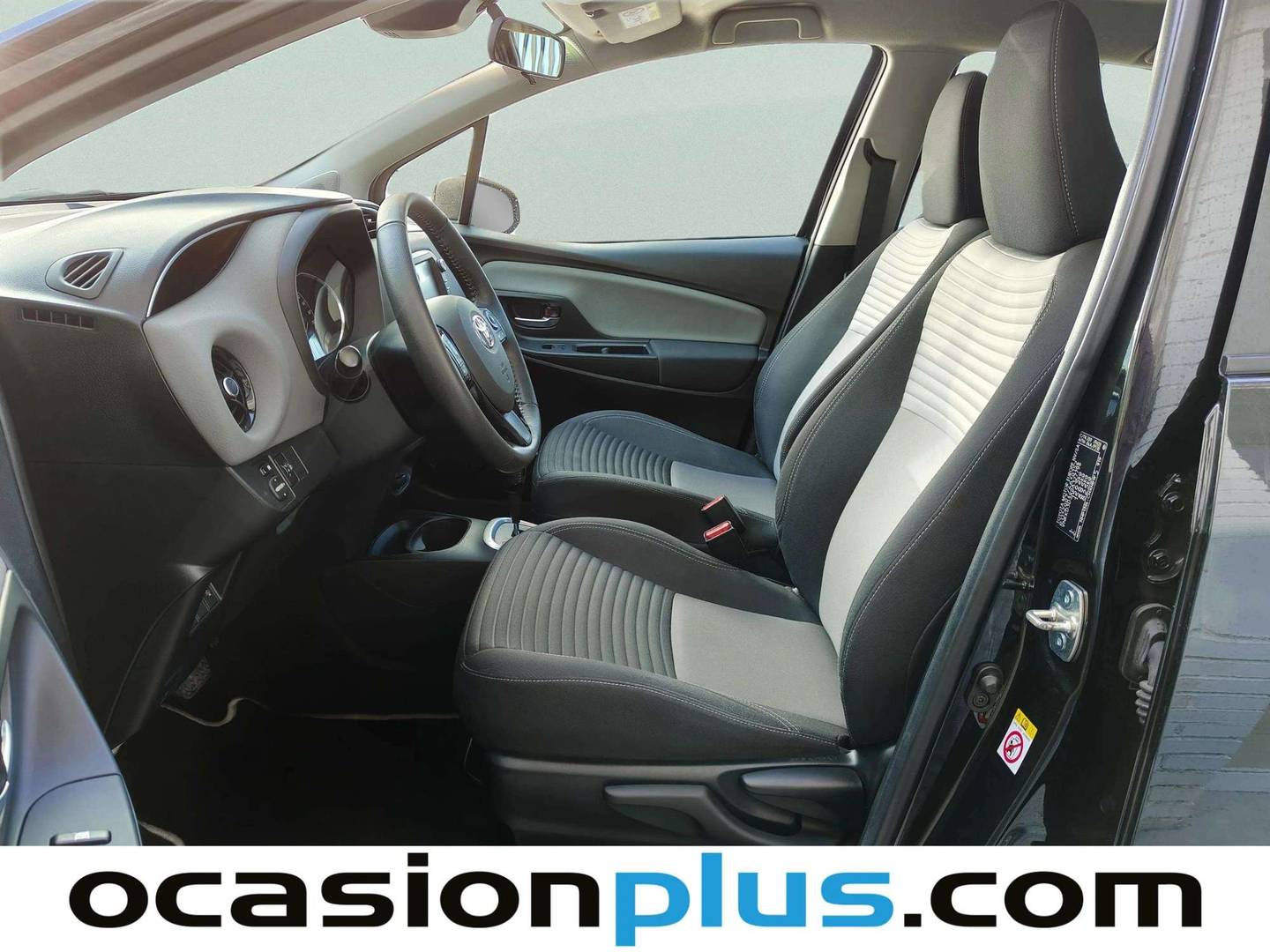 Foto asientos delanteros Toyota Yaris Toyota Yaris 1.5 Hybrid Active (100 CV)