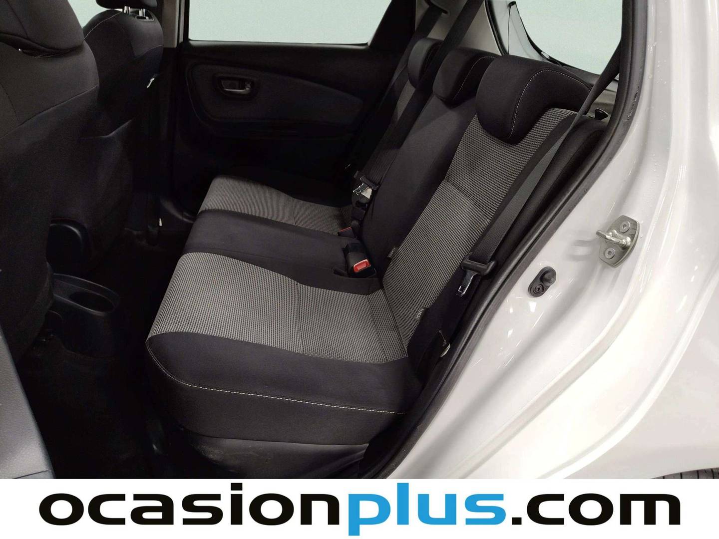 Foto asientos traseros Toyota Yaris Toyota Yaris 1.5 Hybrid Active (100 CV)