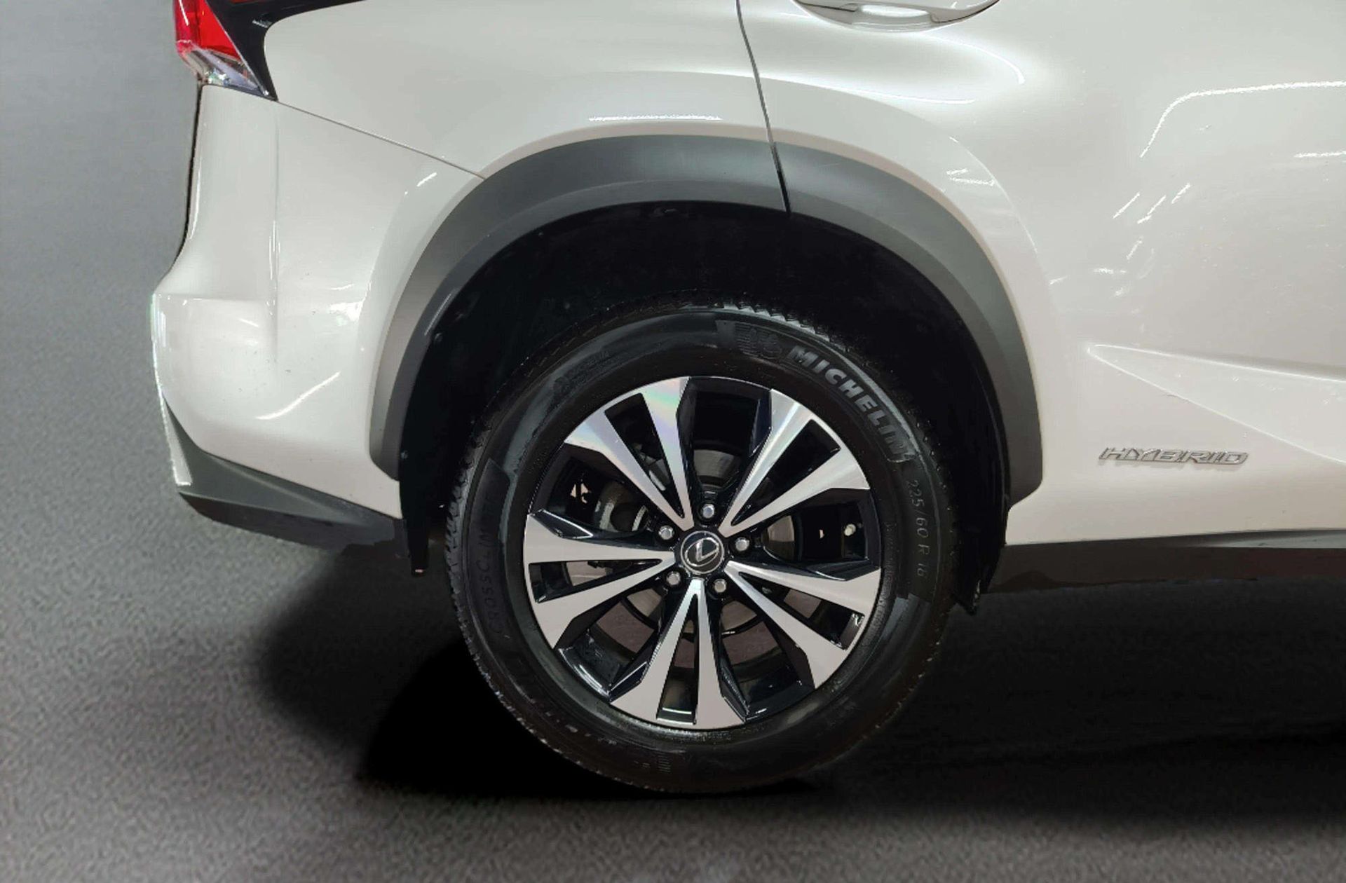 Lexus NX 300h Premium 2WD - foto 43