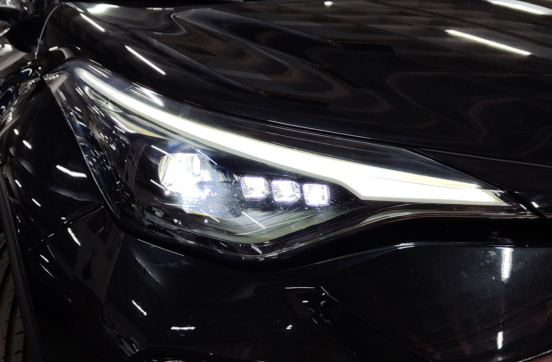 Toyota C-HR 180H GR Sport Black Edition - foto 18