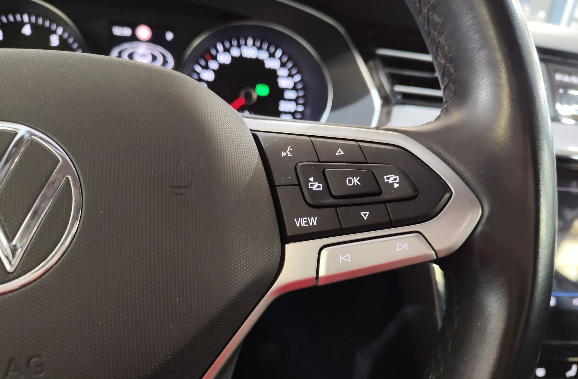 Volkswagen Passat Executive 1.5 TSI DSG - foto 31