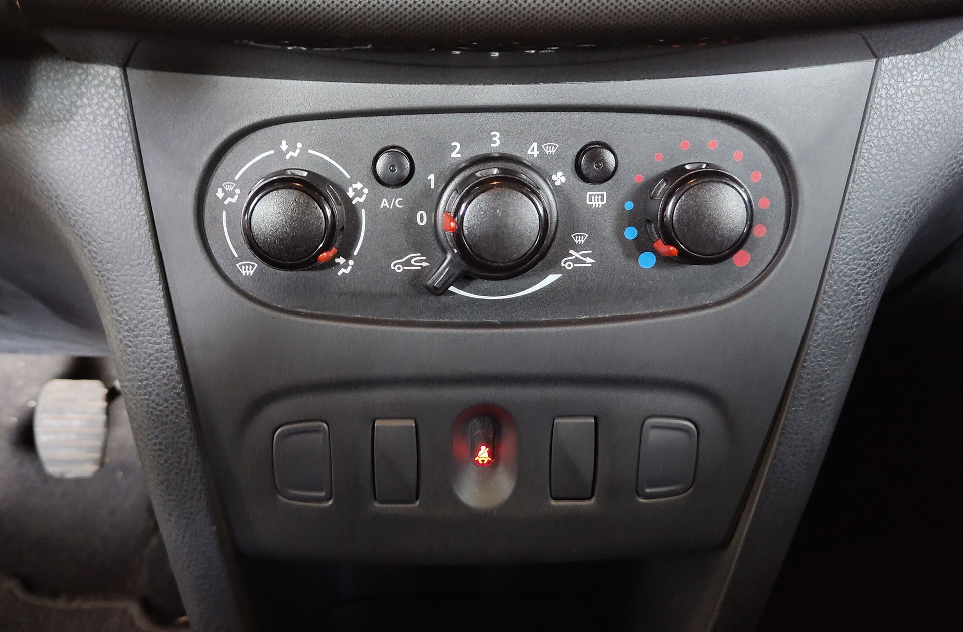 Dacia Sandero Stepway Essential 1.0 - foto 20