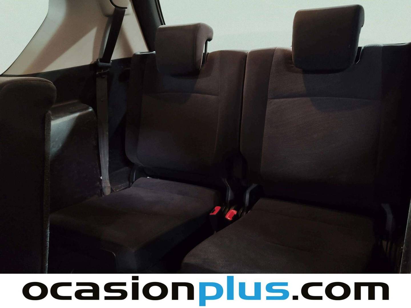 Extras y acabados del Toyota Land Cruiser Toyota Land Cruiser 2.8 D-4D GX (177 CV) 7 Plazas
