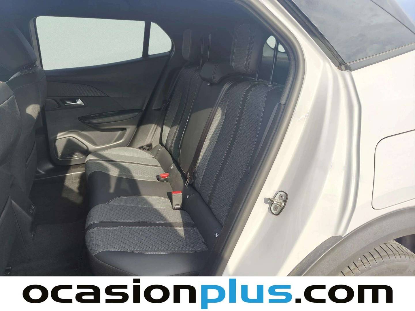 Foto asientos traseros Peugeot 2008 Peugeot 2008 Allure Hybrid eDCS6 (145 CV)