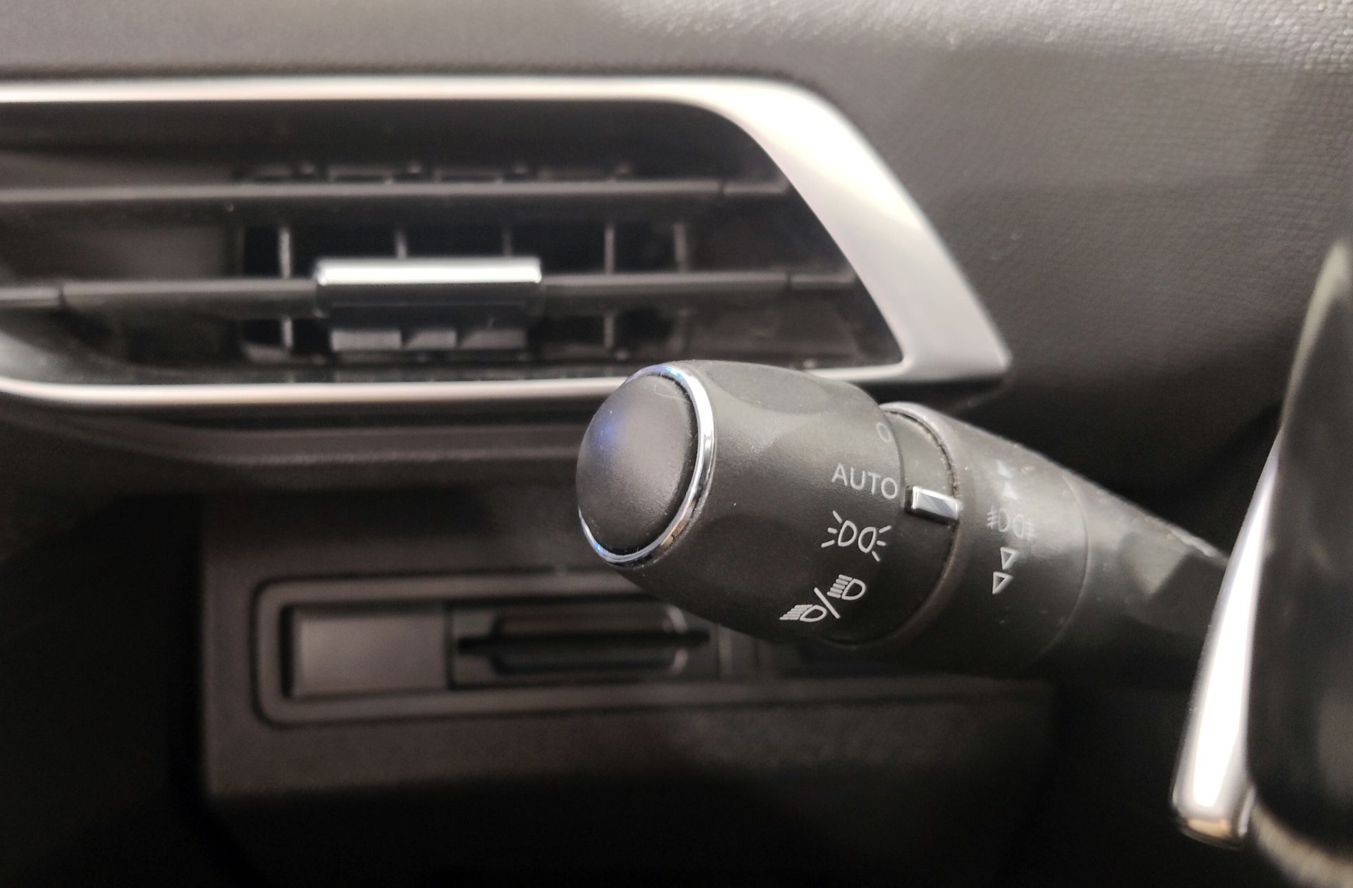 Peugeot 3008 1.6L THP Allure EAT6 - foto 24