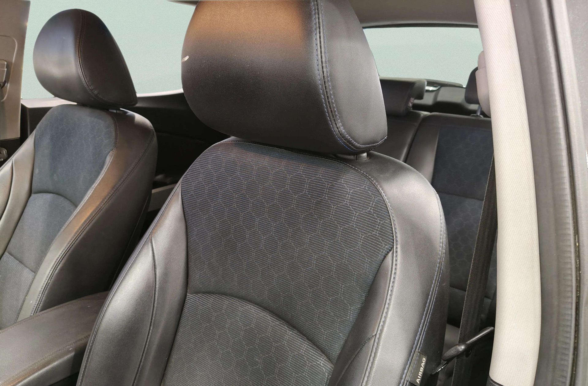SsangYong Tivoli 1.6 D16T Limited 4x2 - foto 7
