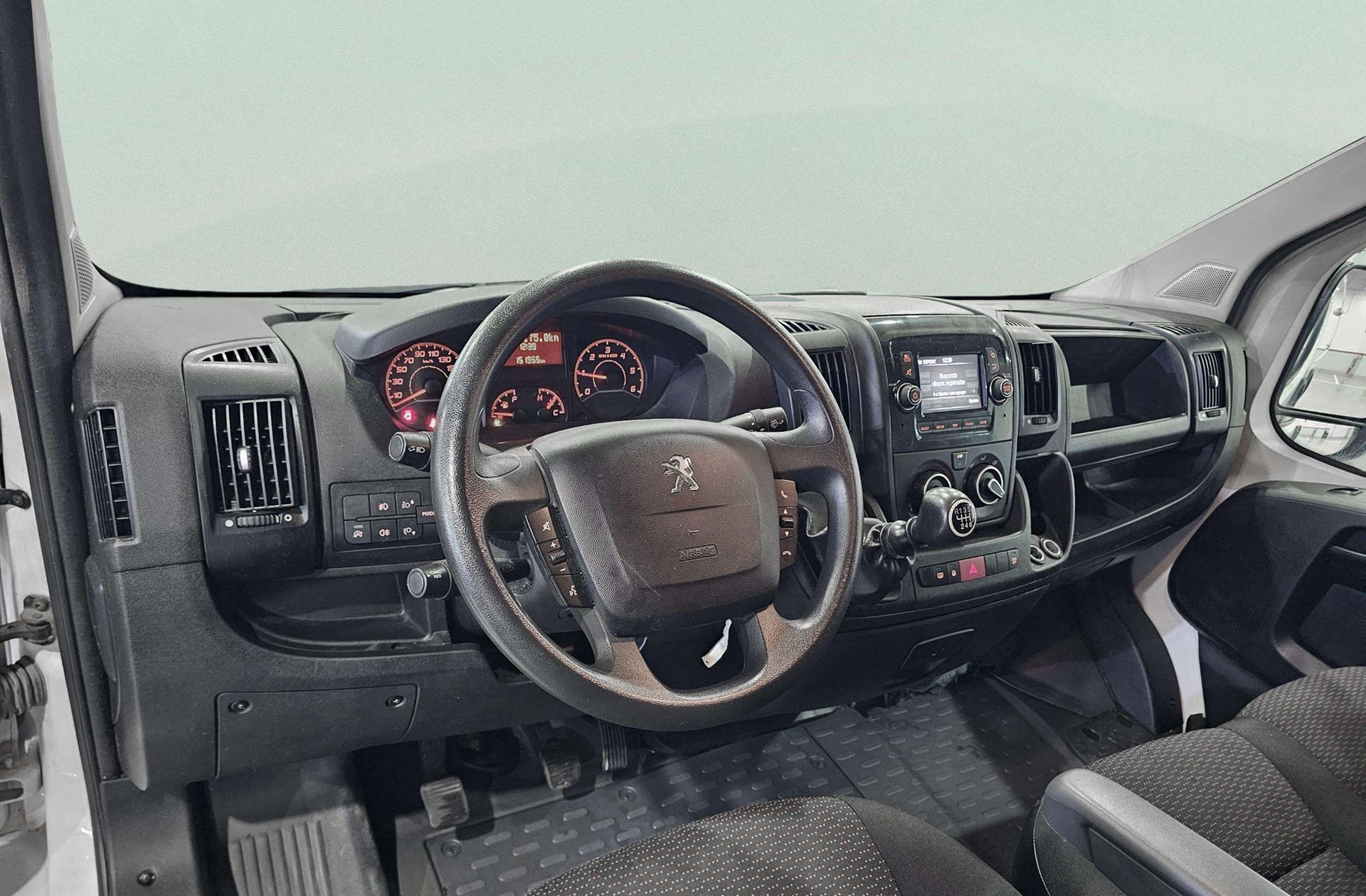 Peugeot Boxer Furgon BlueHDi 140 Pack 335 L2H2 - foto 6