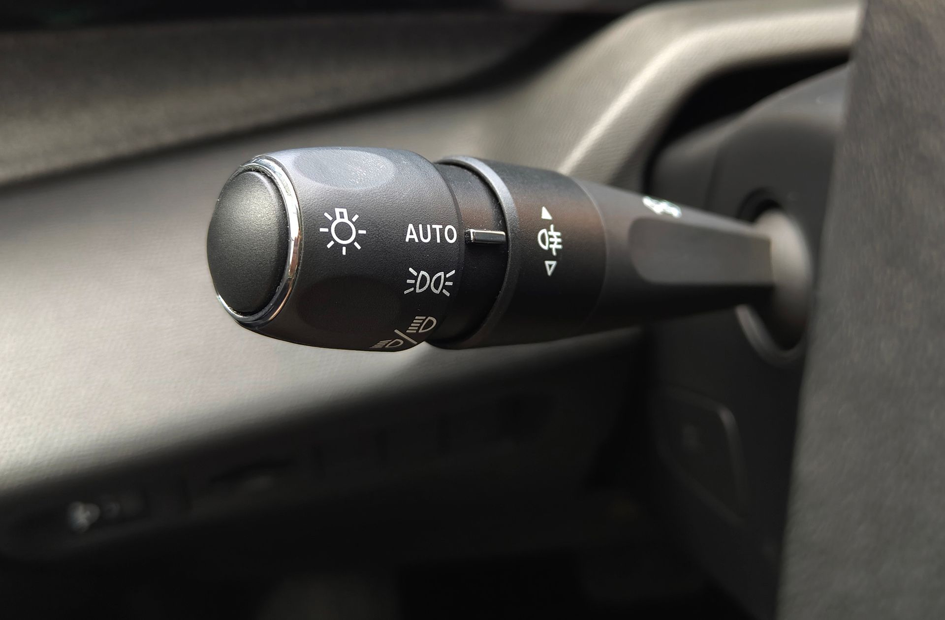 Peugeot 408 Allure Hybrid 145 eDCS6 - foto 28