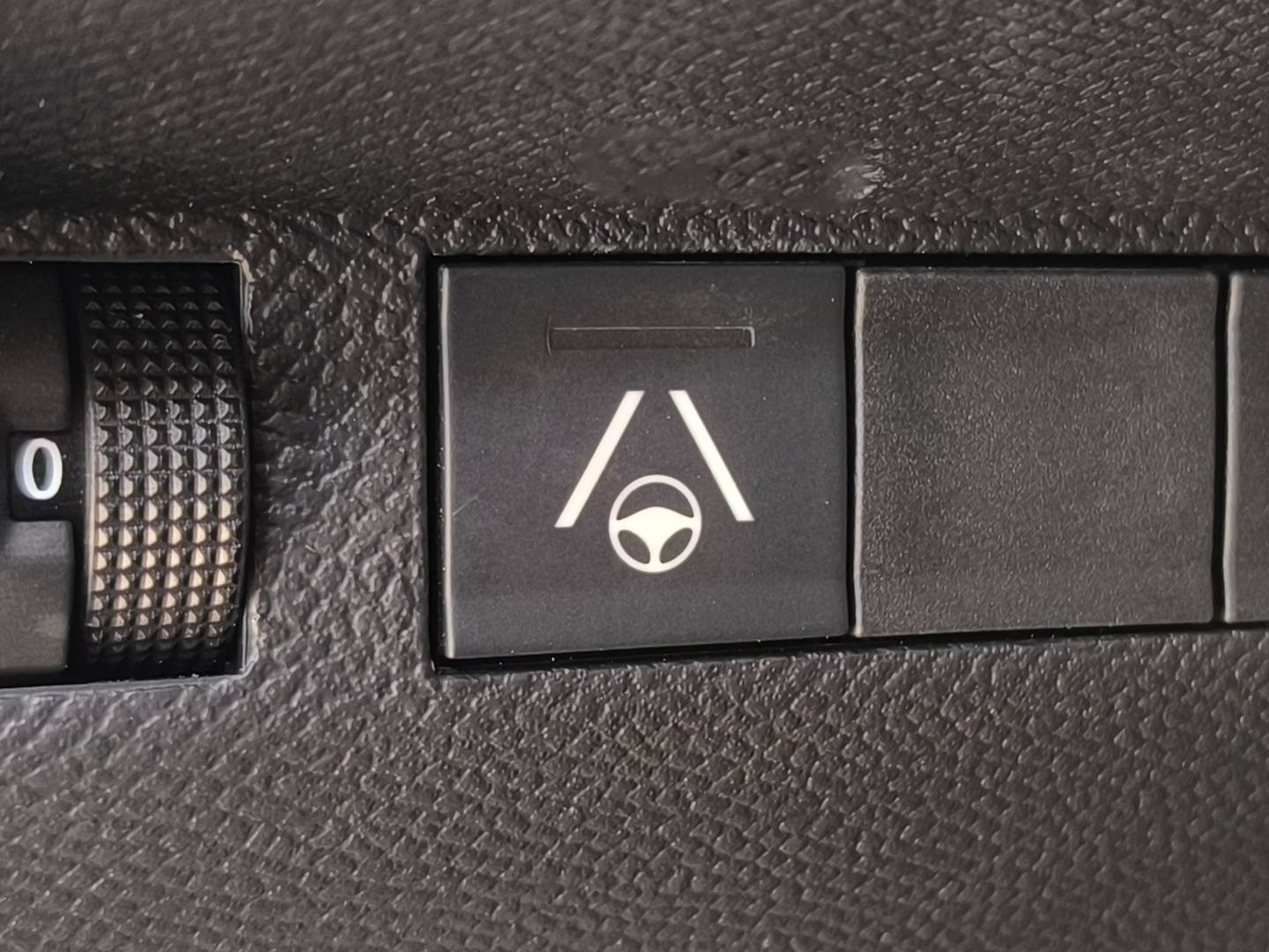 Foto Peugeot 208 Peugeot 208 Allure Hybrid eDCS6 (100 CV)