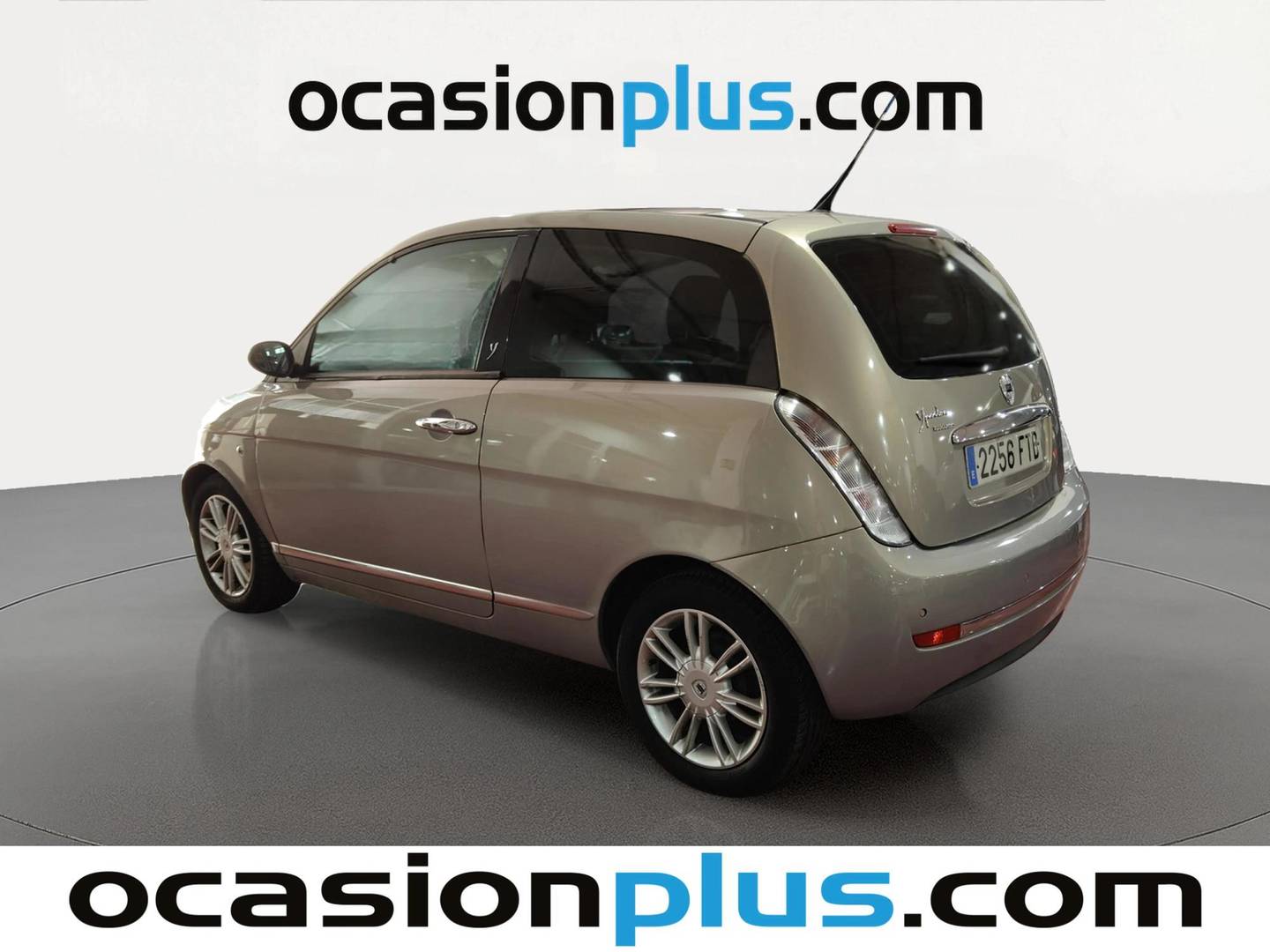 Foto delantera Lancia Ypsilon Lancia Ypsilon 1.4 16v Platino (95 CV) derecha