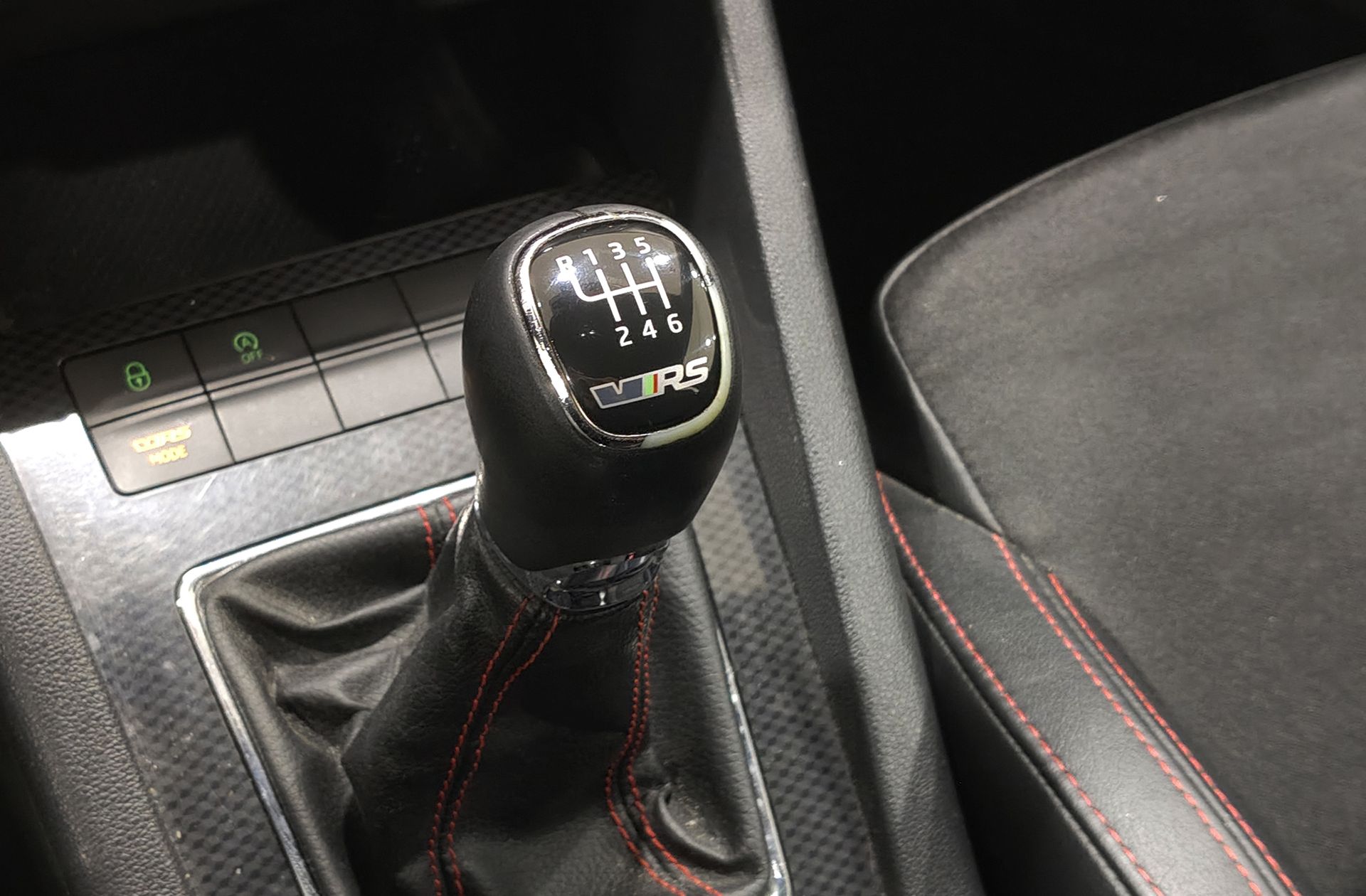 Škoda Octavia 2.0 TDI RS - foto 5