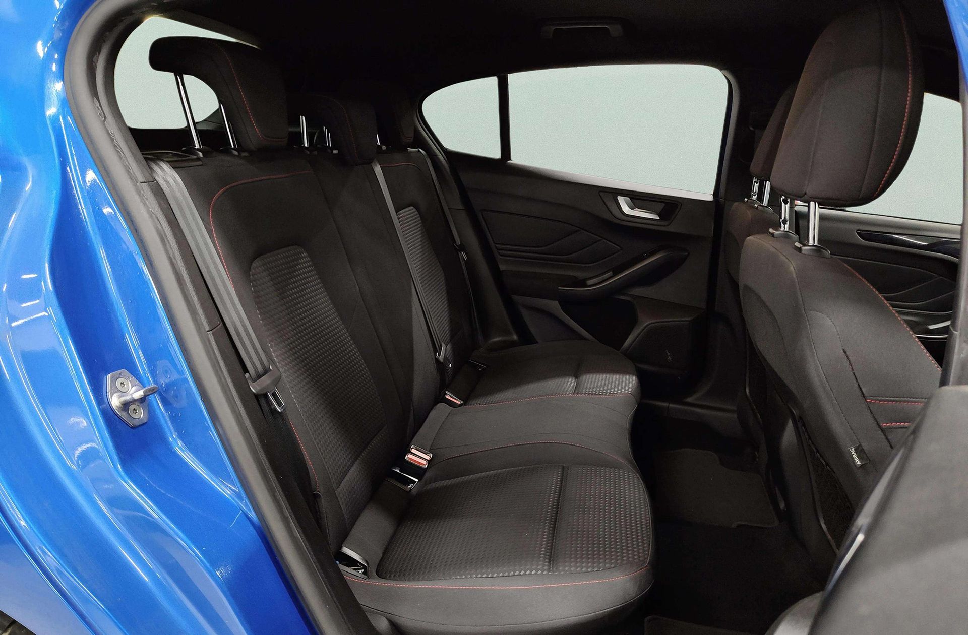 Ford Focus 1.0 EcoBoost MHEV ST-Line - foto 19