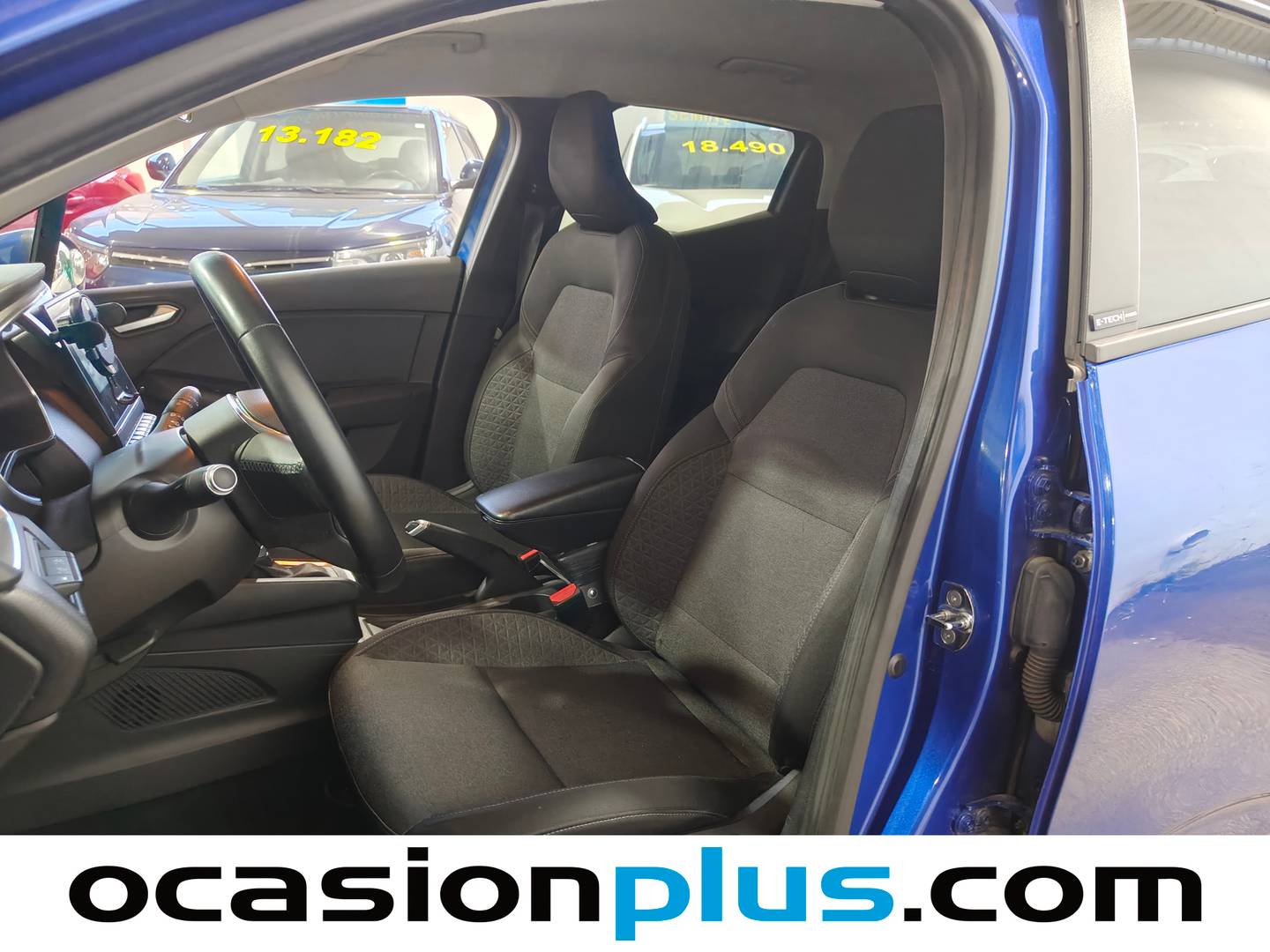 Foto asientos delanteros Renault Clio Renault Clio Intens E-Tech Híbrido (140 CV)