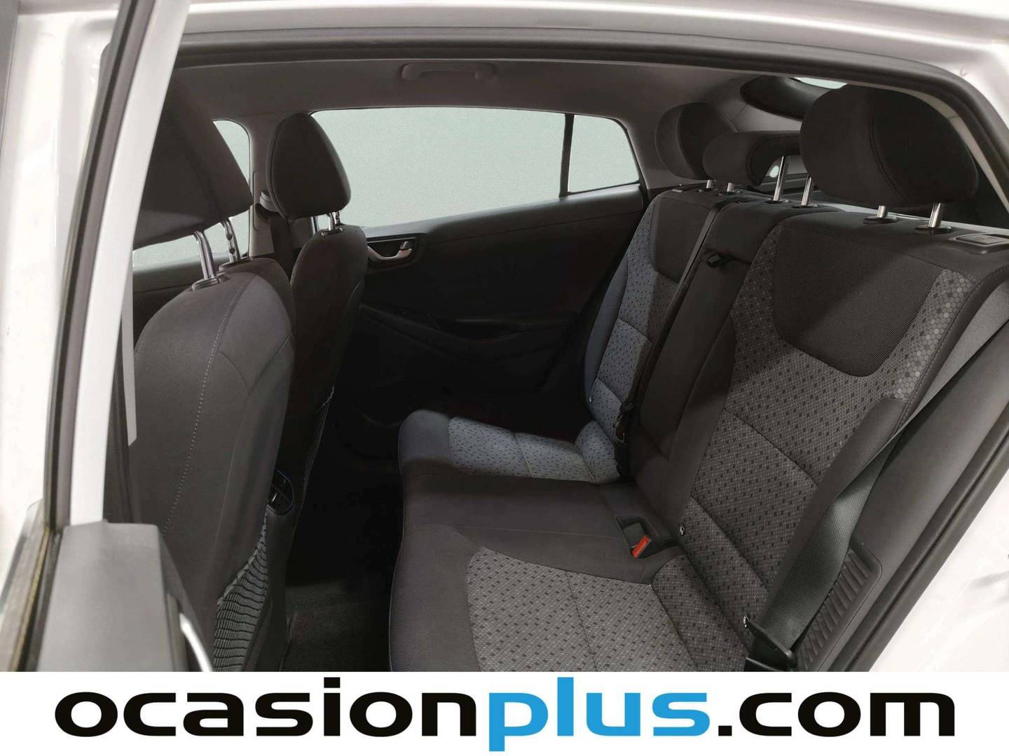 Foto asientos traseros Hyundai IONIQ Hyundai Ioniq 1.6 GDI PHEV Tecno DCT (141 CV)