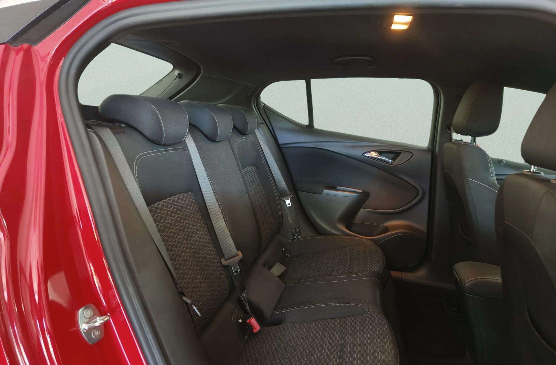 Opel Astra 1.6 CDTi Dynamic - foto 16