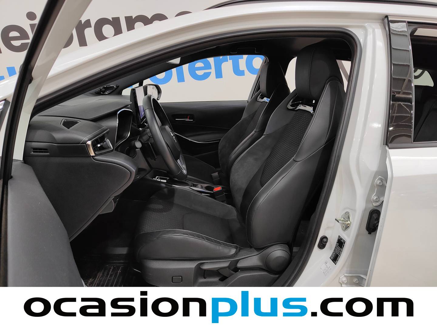 Foto asientos delanteros Toyota Corolla Toyota Corolla 200H Touring Sport Style Edition (196 CV)