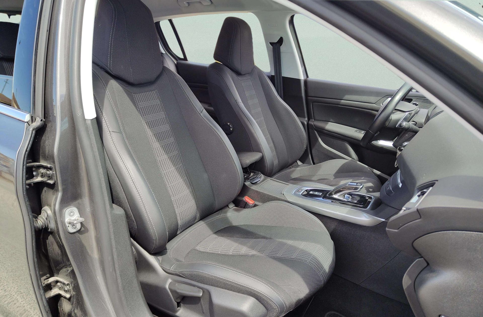 Peugeot 308 PureTech 130 Allure EAT8 - foto 18