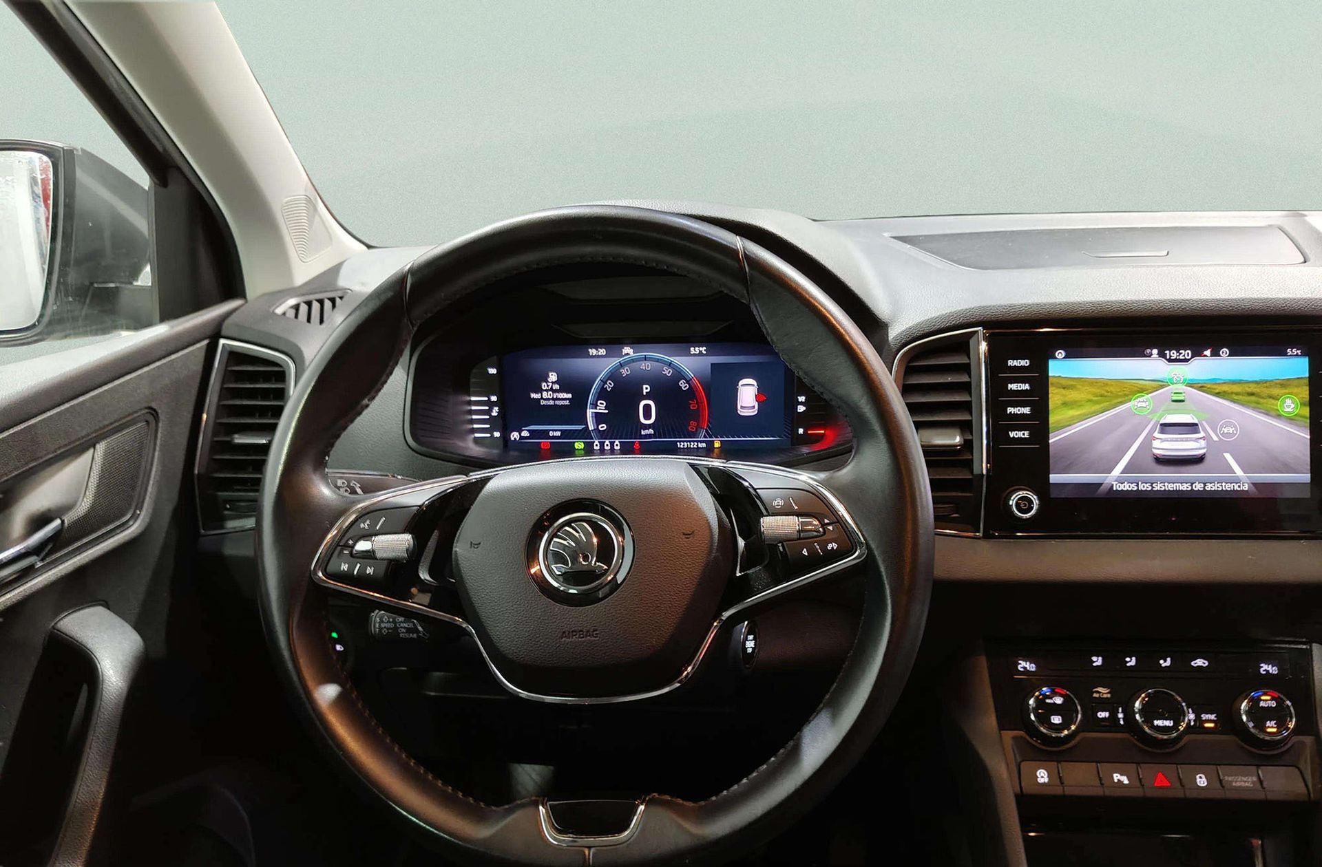 Škoda Karoq 1.5 TSI ACT Ambition DSG - foto 24