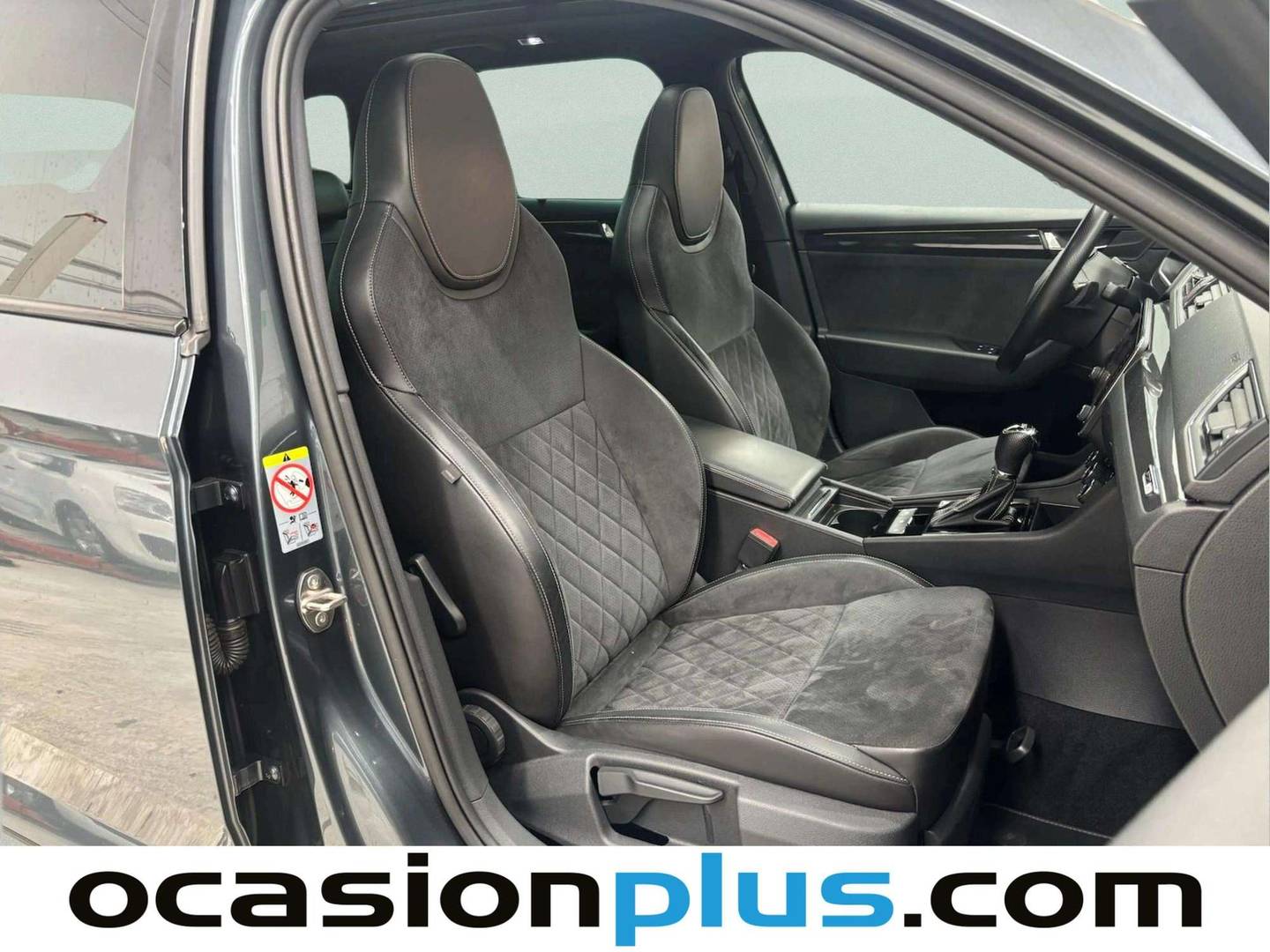 Skoda Superb Skoda Superb Combi 2.0 TDI Sport Line DSG (190 CV) automático