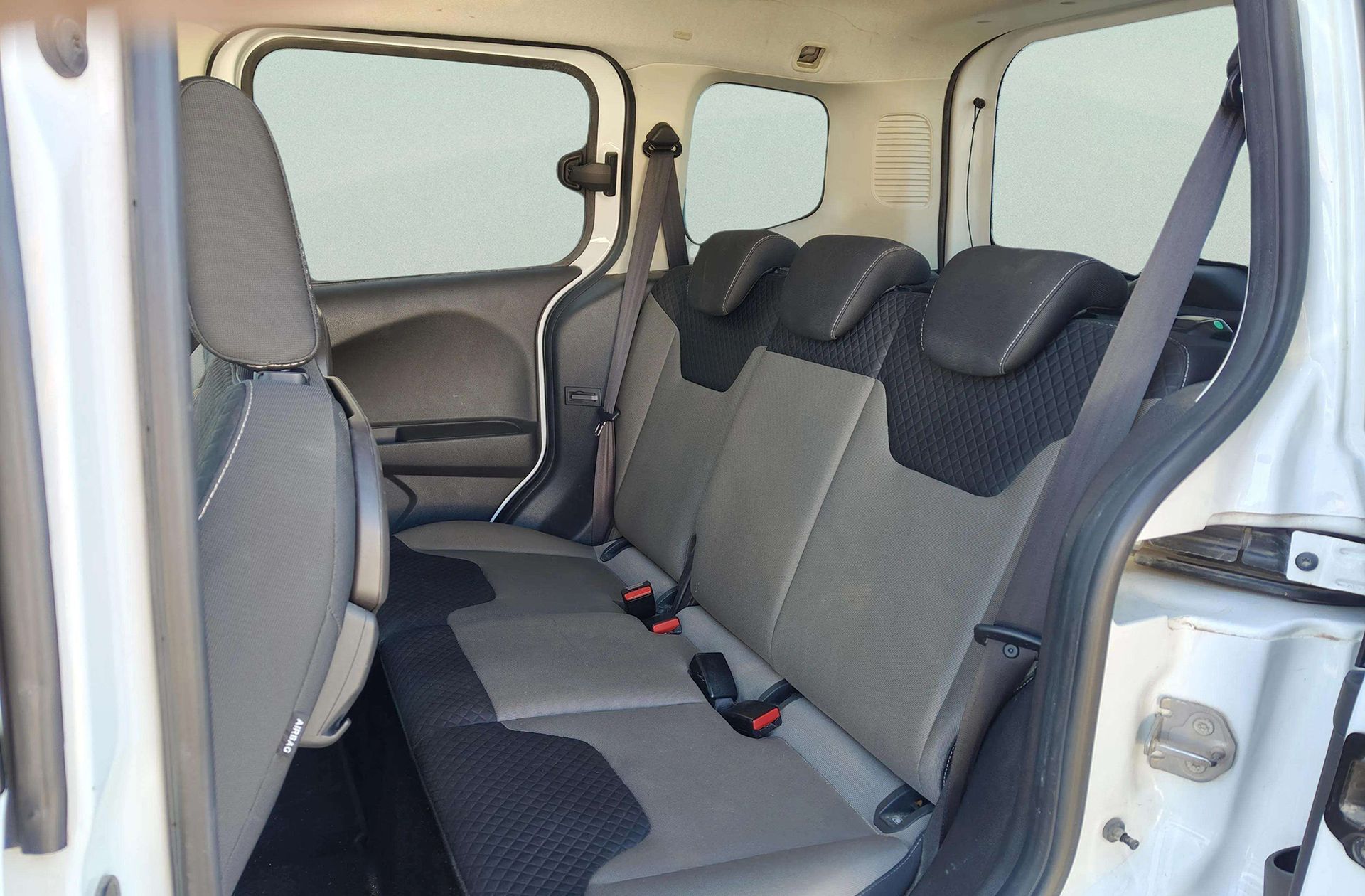 Ford Tourneo Courier 1.0 EcoBoost Titanium - foto 12