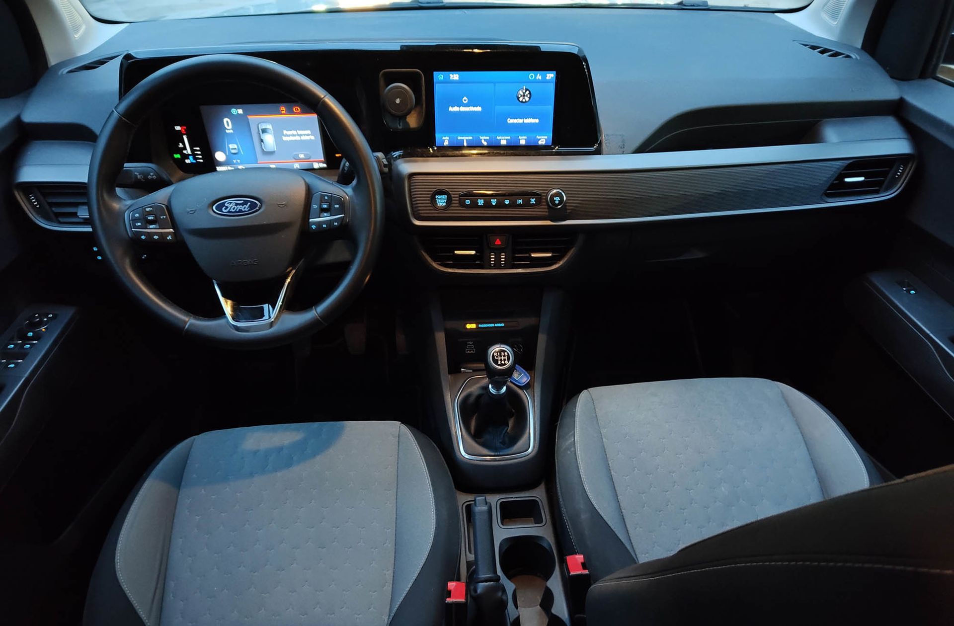 Ford Tourneo Courier 1.0 EcoBoost Titanium - foto 6
