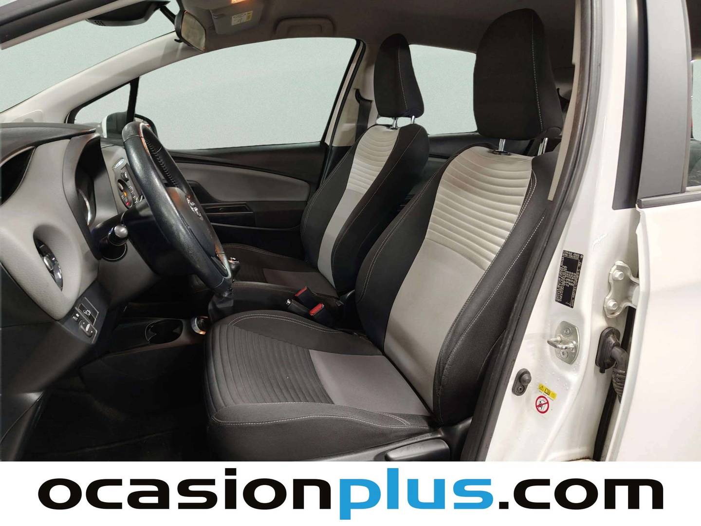 Foto asientos delanteros Toyota Yaris Toyota Yaris 1.5 Active (111 CV)