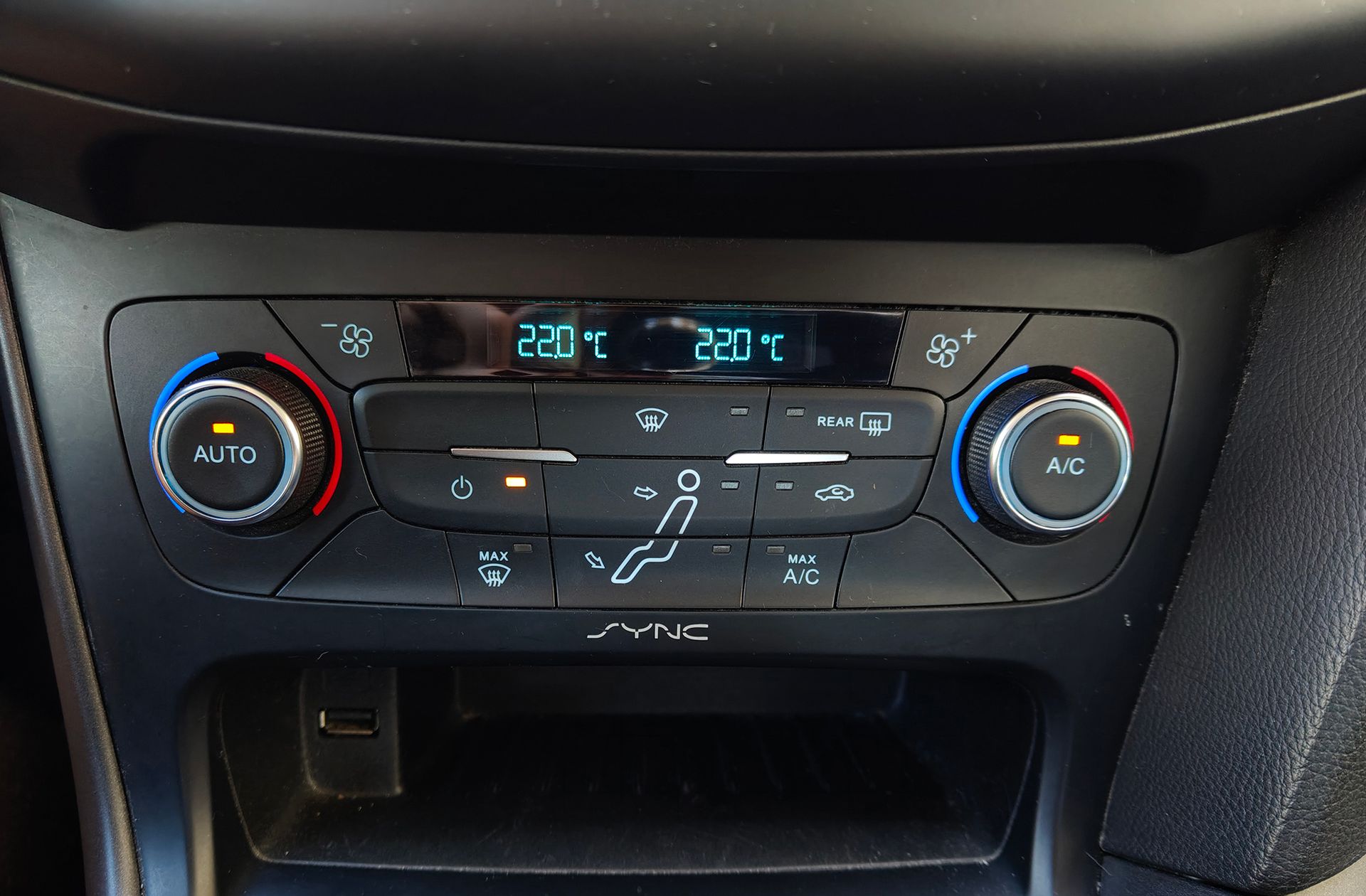 Ford Focus 1.6 TI-VCT Trend+ PowerShift - foto 28
