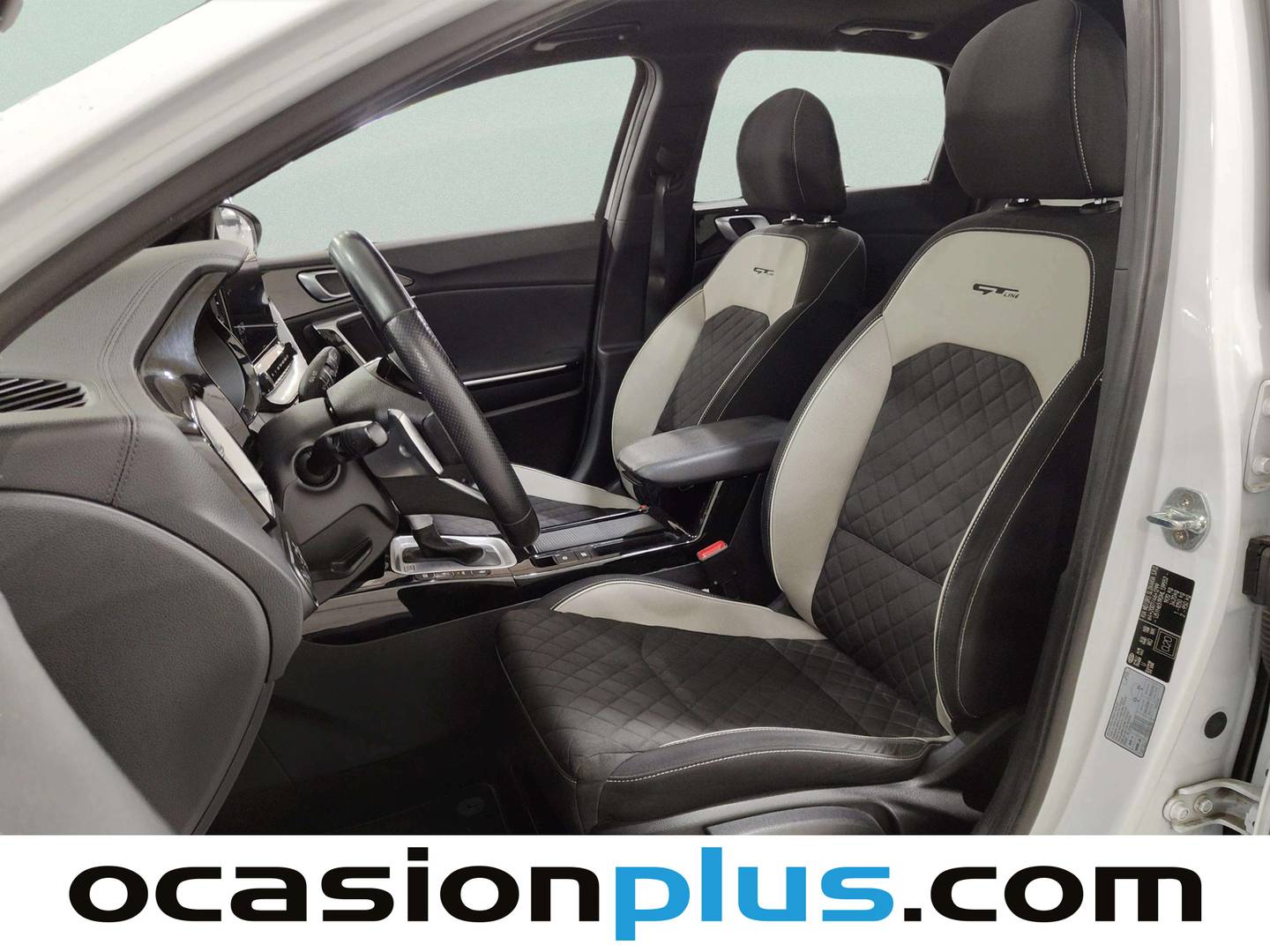 Foto asientos delanteros KIA Ceed KIA Ceed 1.6 MHEV GT Line DCT (136 CV)