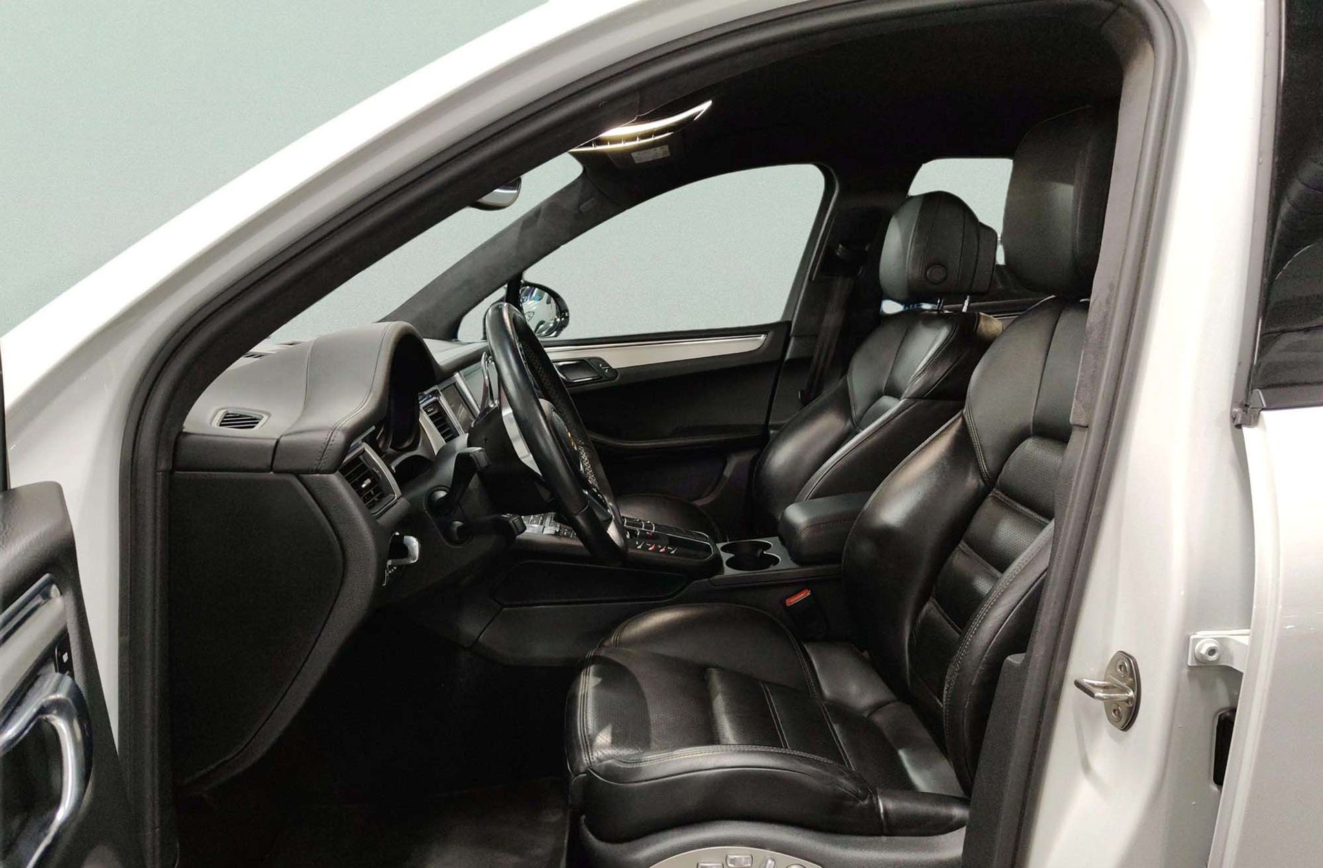 Porsche Macan Turbo - foto 13
