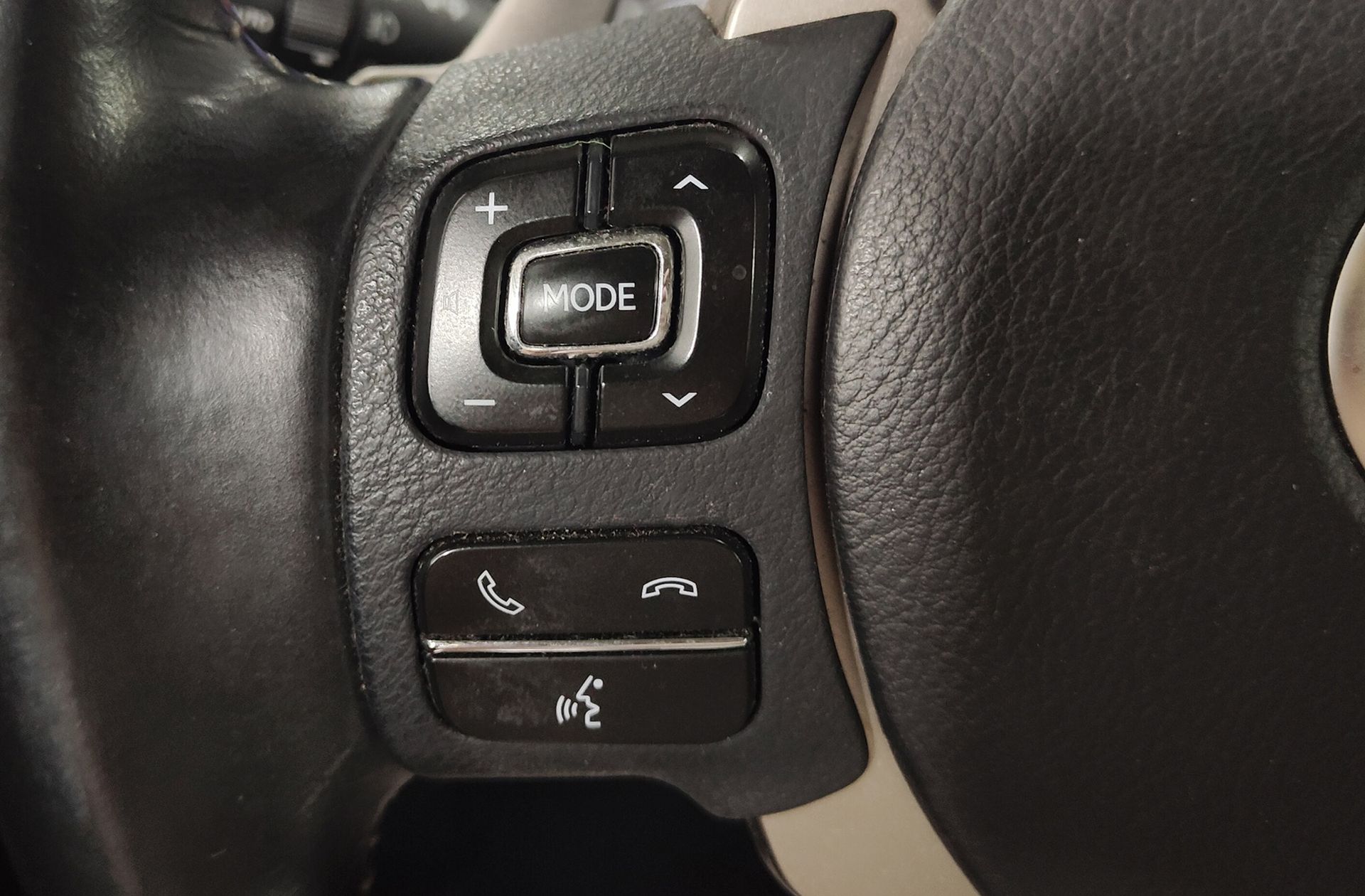 Lexus NX 300h Business Navigation 2WD - foto 29