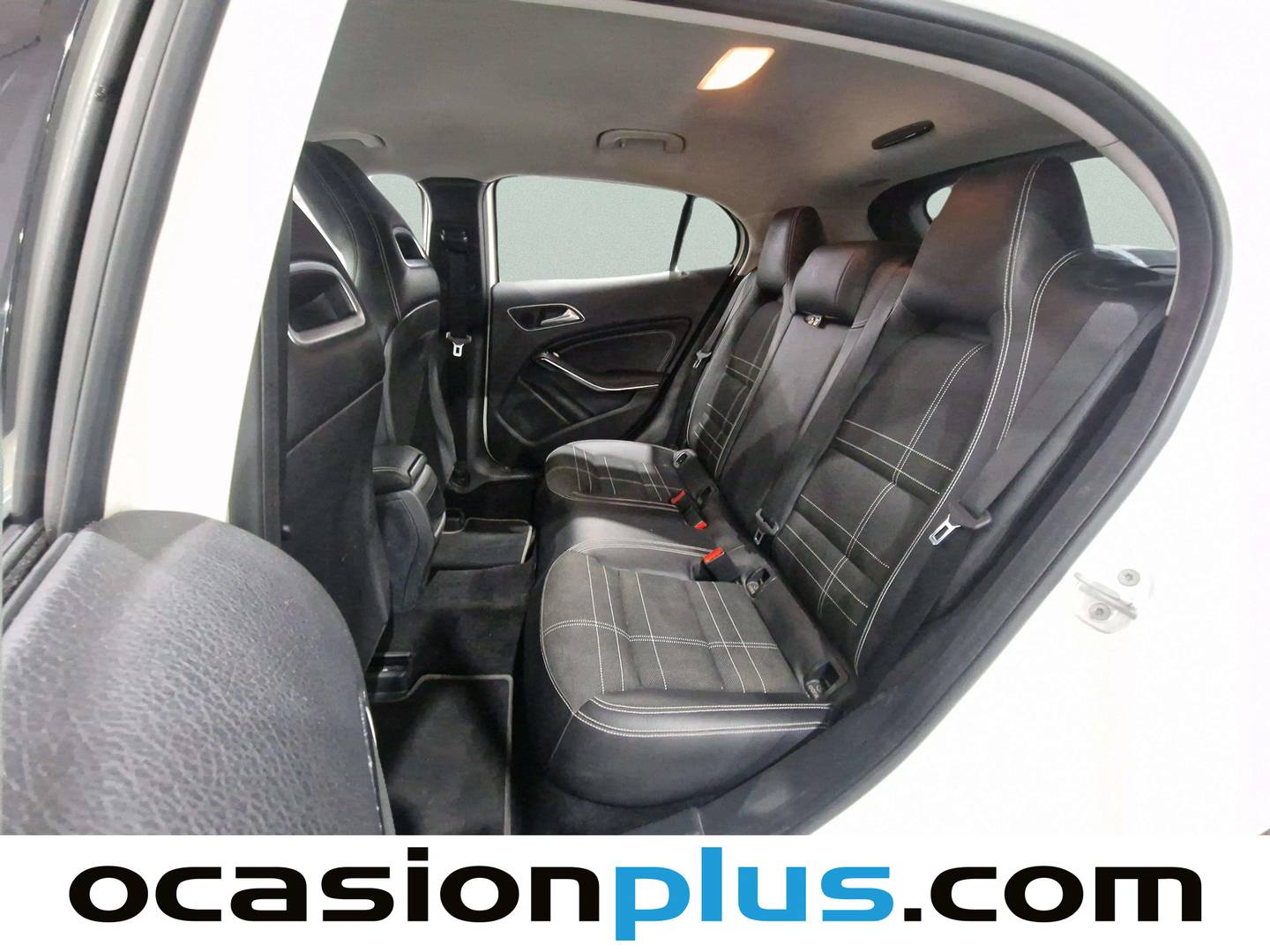 Foto asientos traseros Mercedes GLA Mercedes GLA 200 d Style (136 CV)