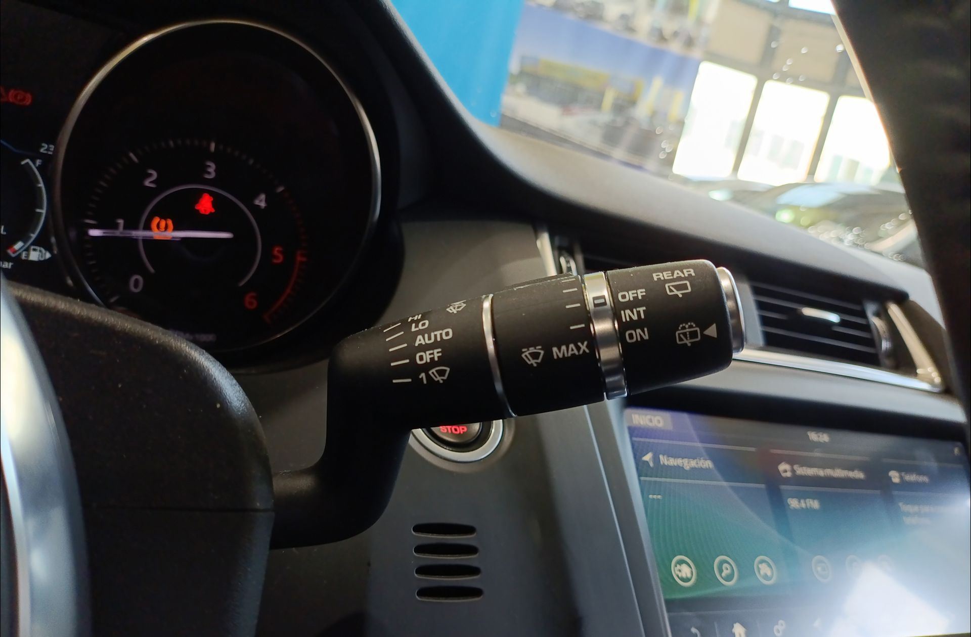 Jaguar E-Pace 2.0D R-Dynamic 4WD - foto 27