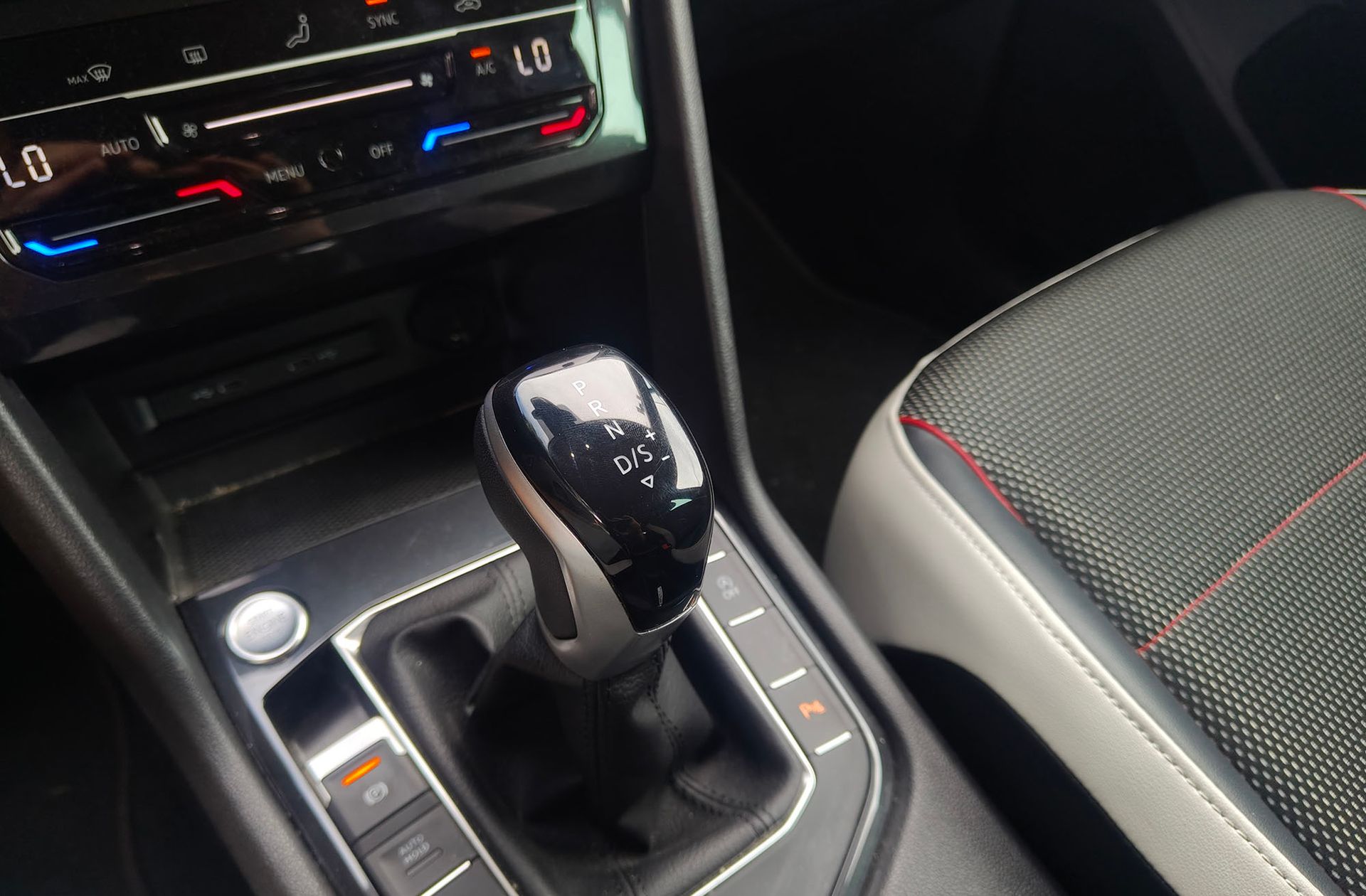 Volkswagen Tiguan Urban Sport 2.0 TDI DSG - foto 5