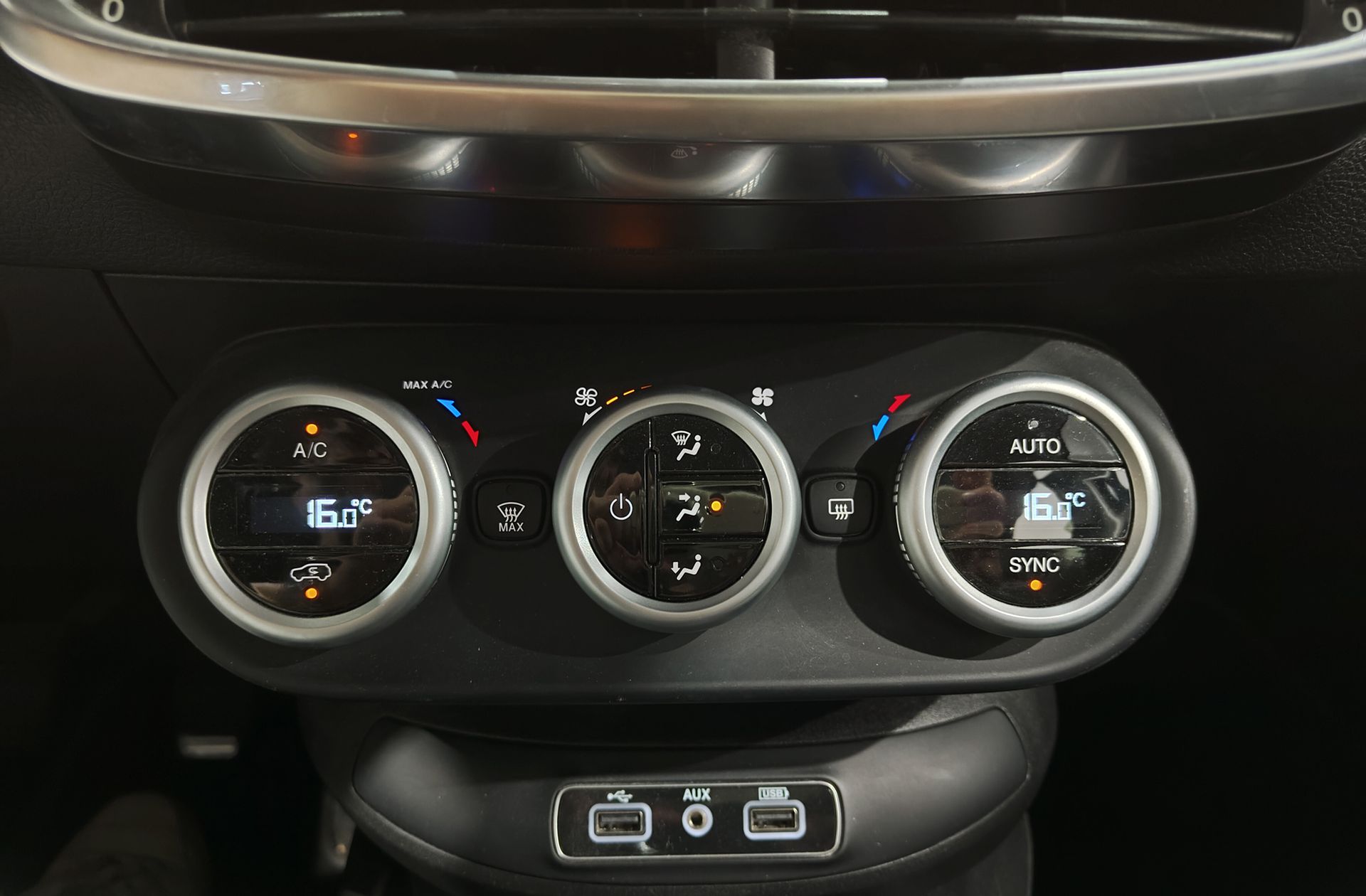 Fiat 500X 1.6 MultiJet Lounge 4x2 - foto 29