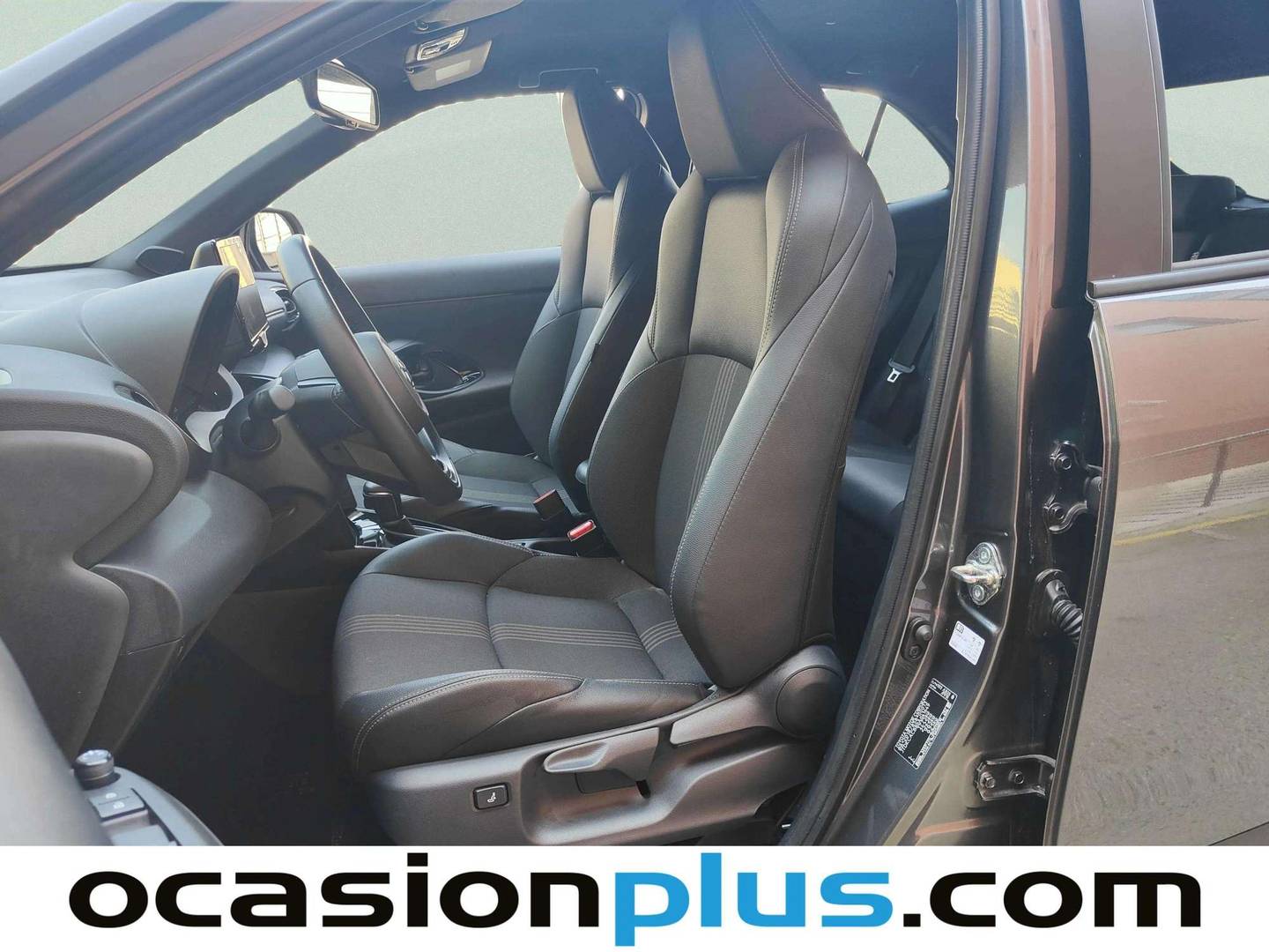 Foto asientos delanteros Toyota Yaris Cross Toyota Yaris Cross 120H Adventure (116 CV)