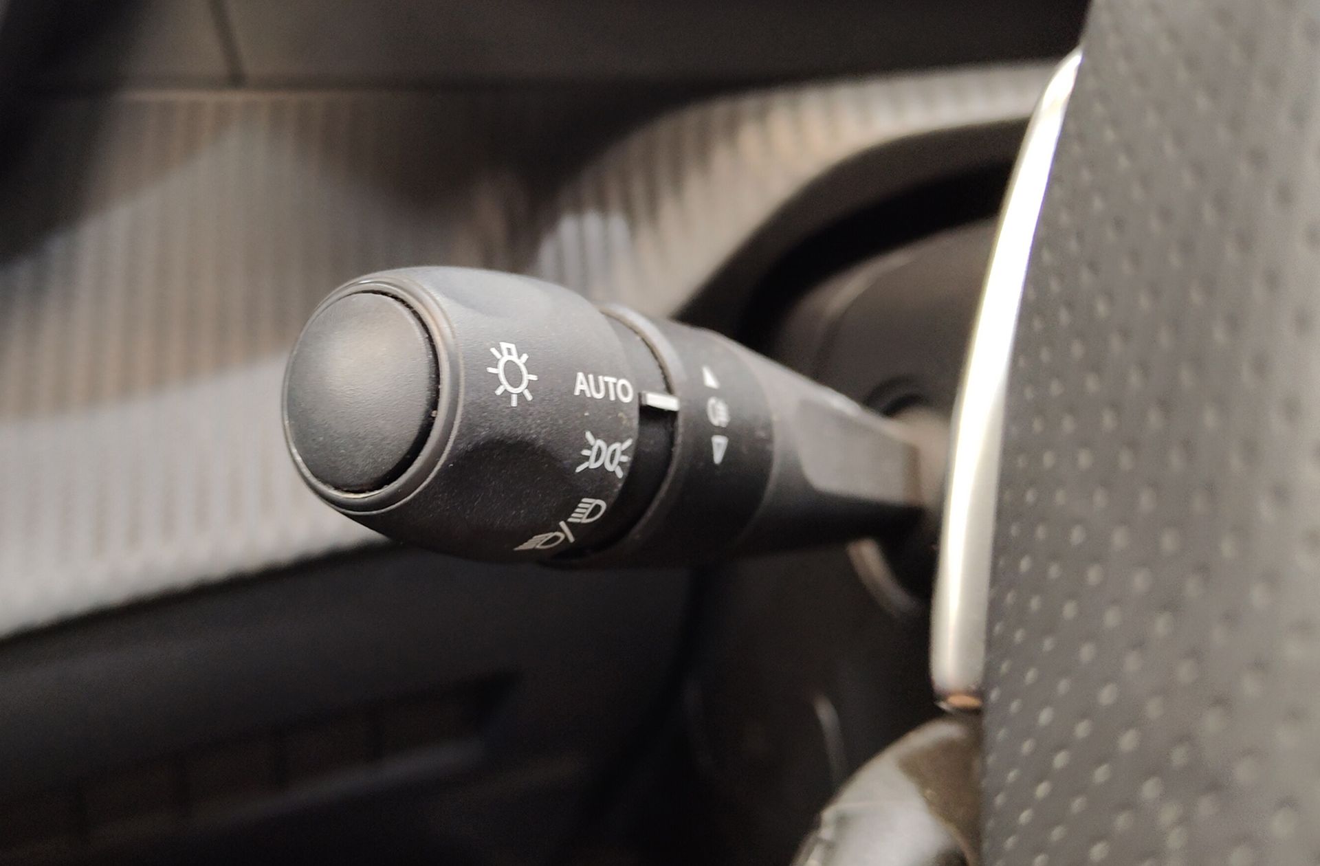 Peugeot 208 GT Hybrid eDCS6 - foto 26