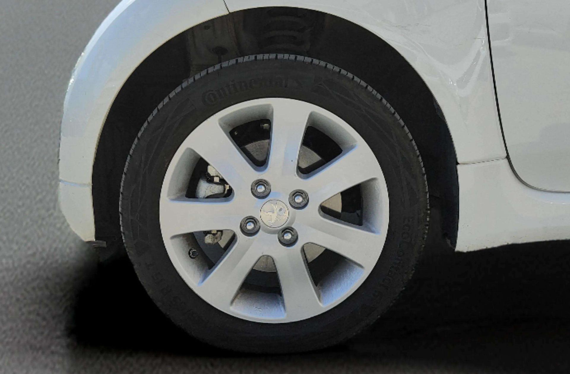 Peugeot iOn - foto 25