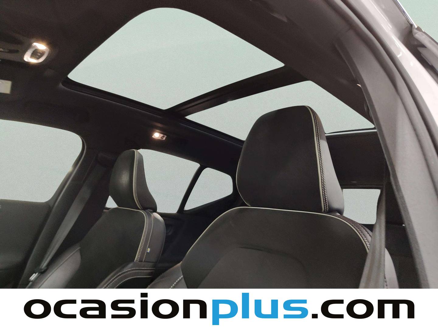 Extras y acabados del Volvo XC40 Volvo XC40 T2 R-Design Auto (129 CV)
