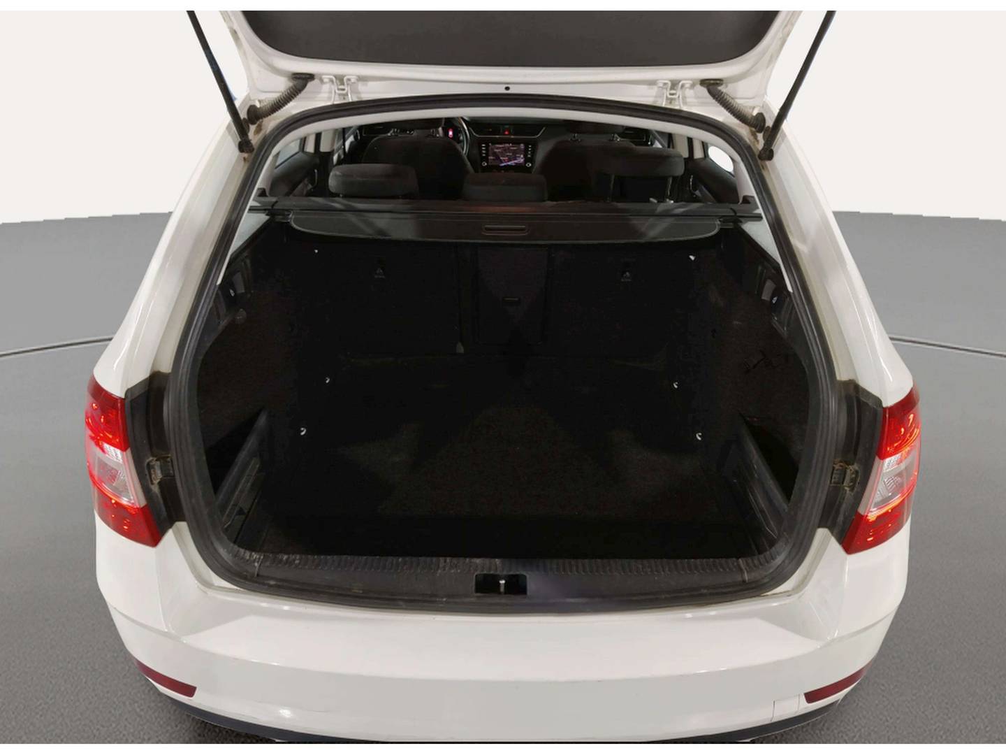 Foto Skoda Octavia Skoda Octavia Combi 1.6 TDI CR Ambition (115 CV)