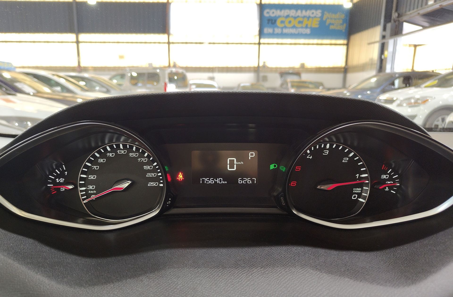 Peugeot 308 SW 2.0 BlueHDi Allure EAT6 - foto 23