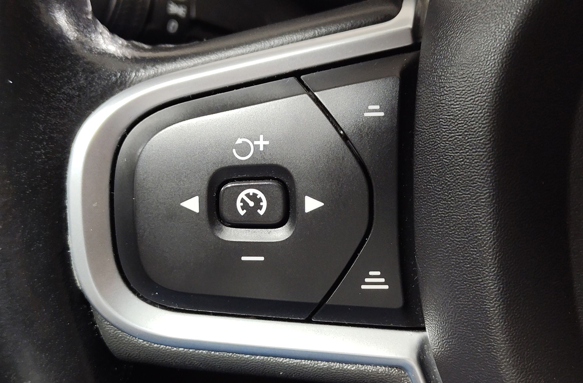 Volvo XC60 D3 Momentum - foto 25