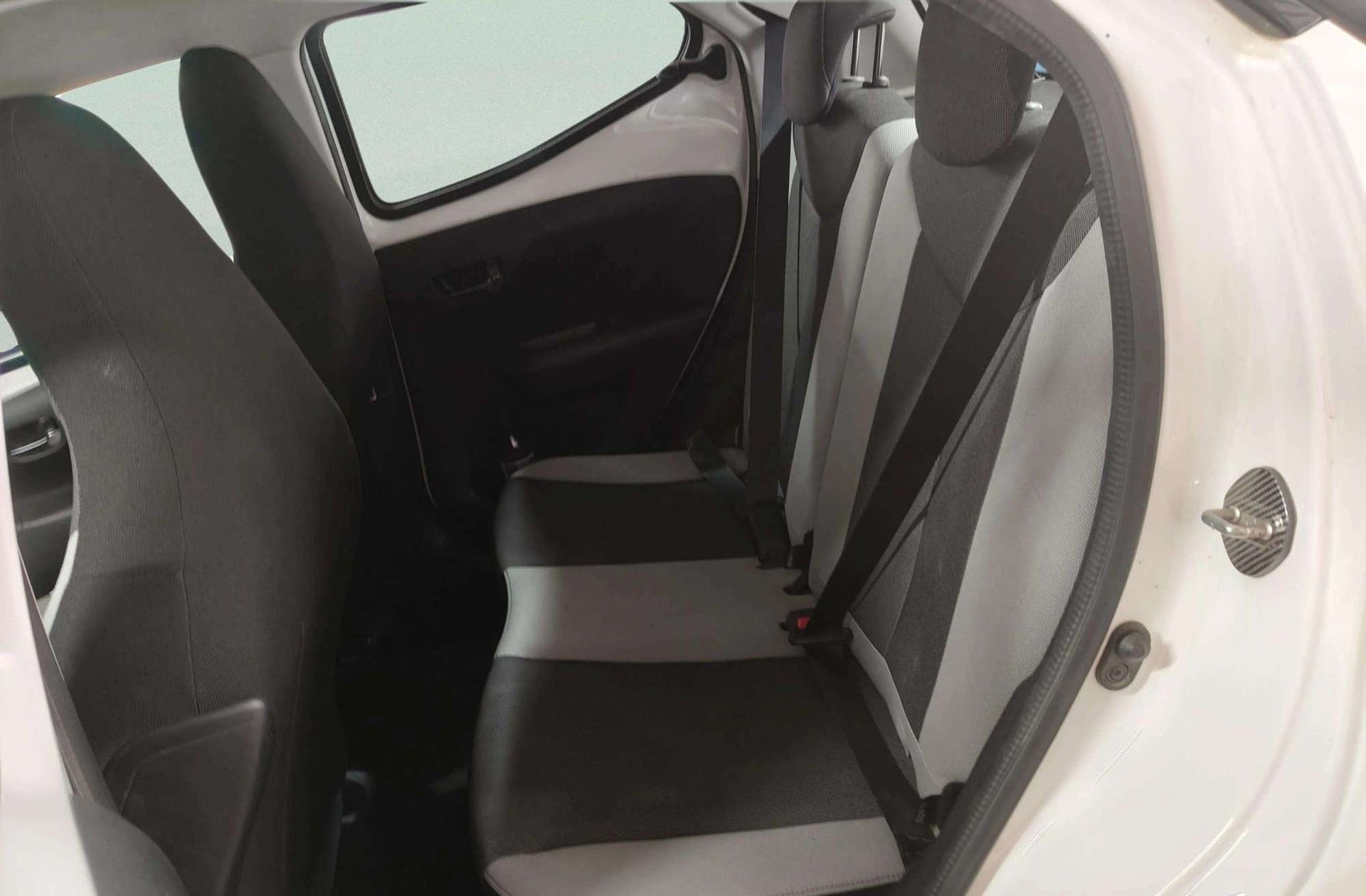 Toyota Aygo 1.0 70 x-play - foto 10