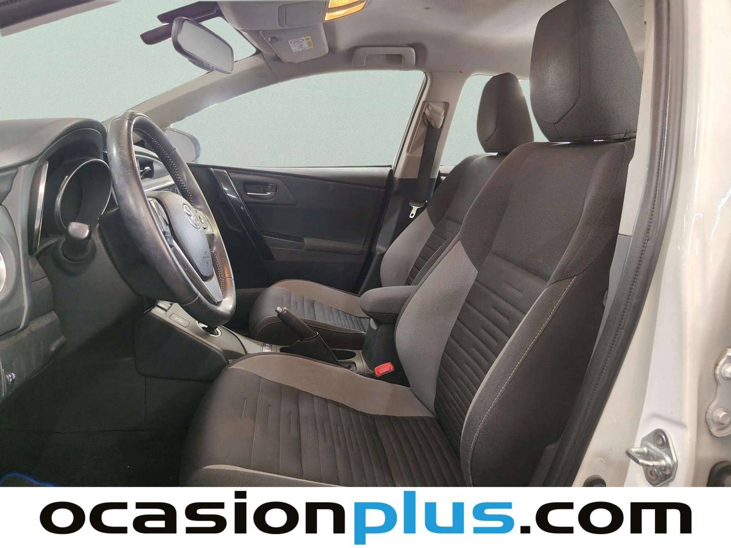 Foto asientos delanteros Toyota Auris Toyota Auris 140H Hybrid Active (136 CV)