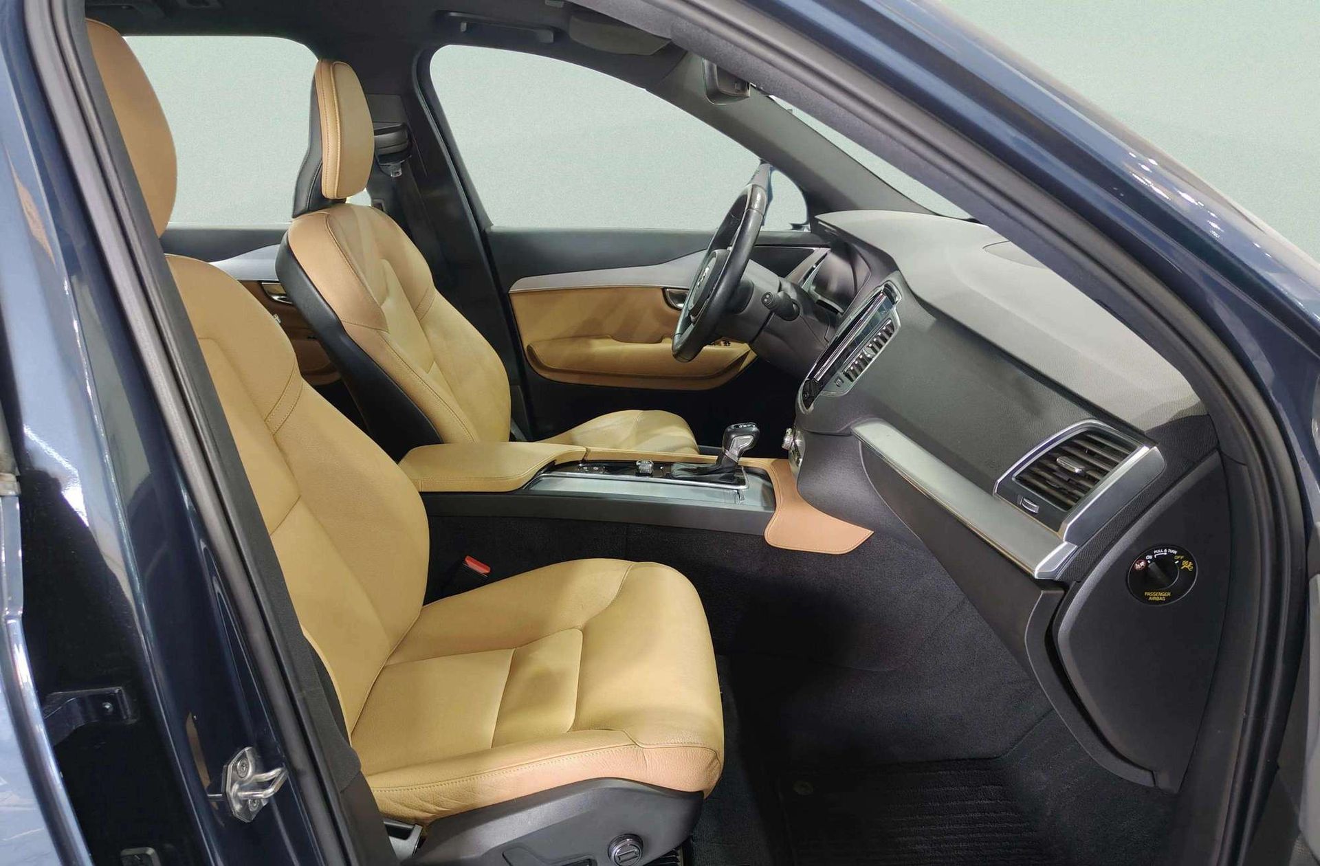 Volvo XC90 D5 Momentum AWD 7 plazas - foto 25