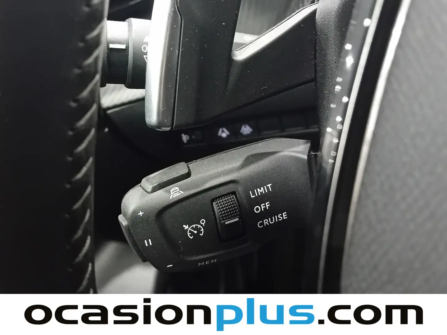 Foto Peugeot 2008 Peugeot 2008 PureTech 130 S&S Allure Pack EAT8 (130 CV)