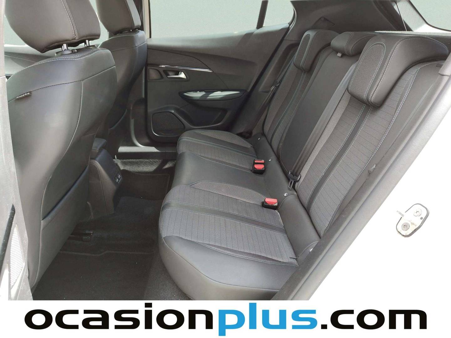 Foto asientos traseros Peugeot 2008 Peugeot 2008 PureTech 130 S&S Allure Pack (130 CV)