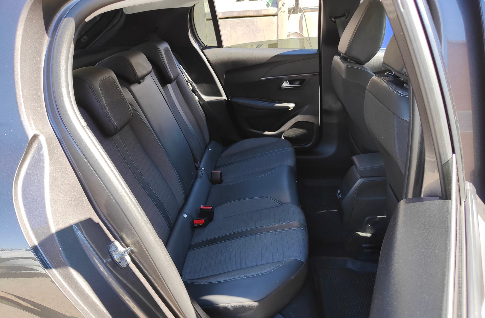 Peugeot 208 BlueHDi 100 Allure Pack - foto 17