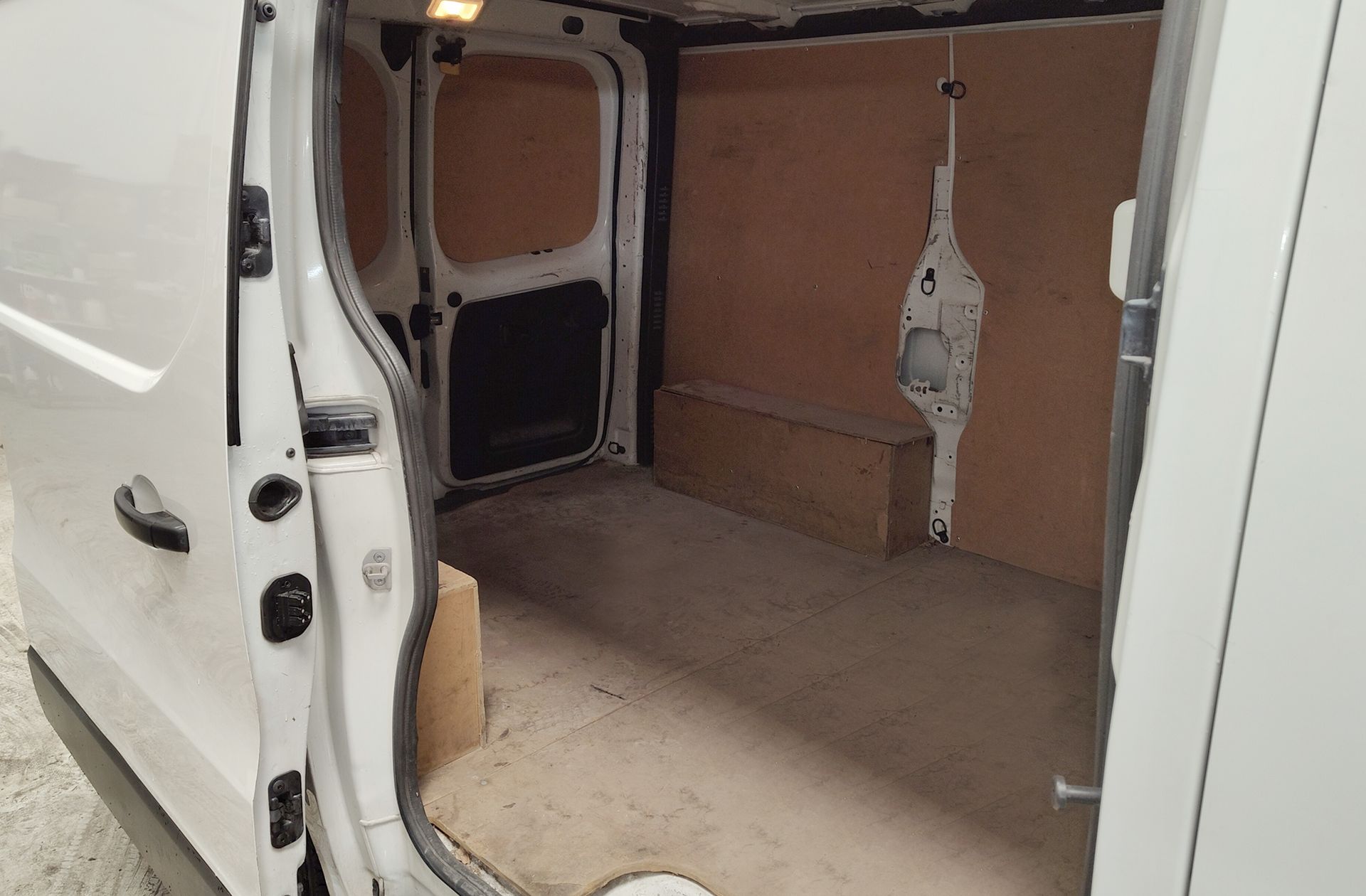 Renault Trafic Furgon Furgon 27 L1H1 dCi - foto 12
